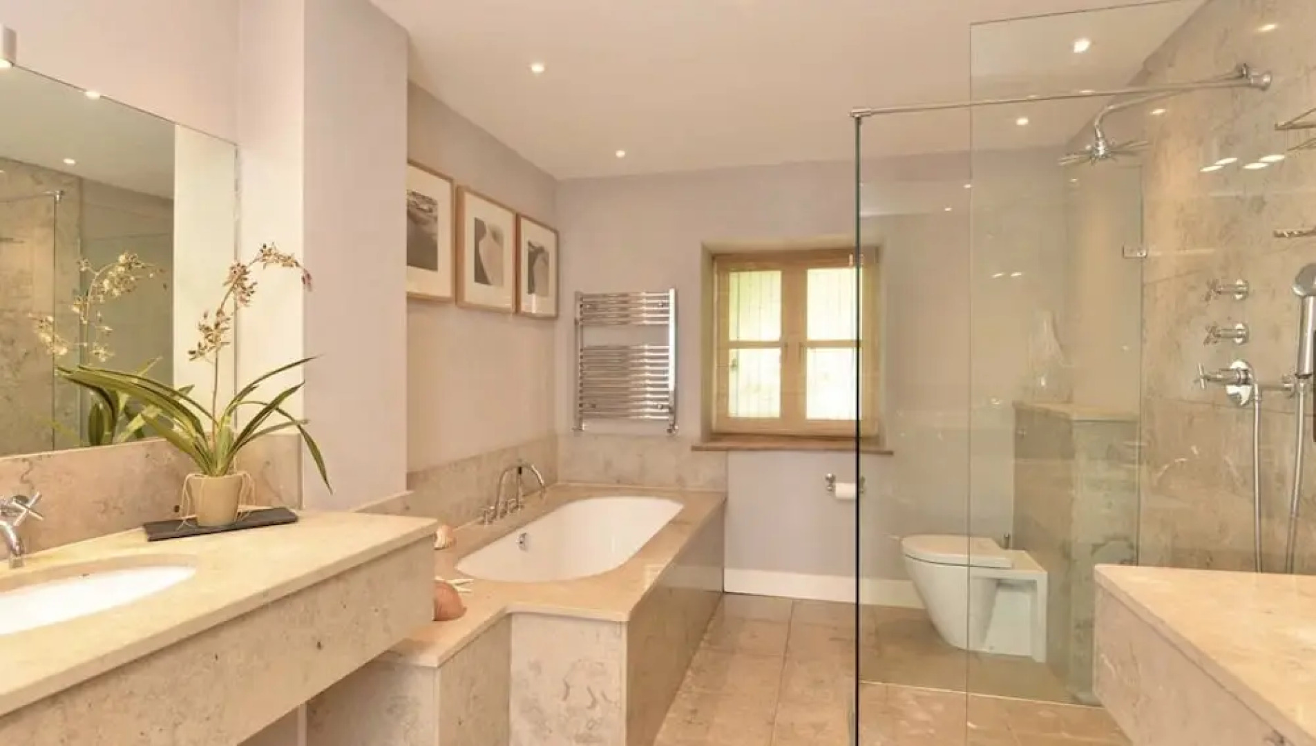 Lovely Big Barn with Hot Tub