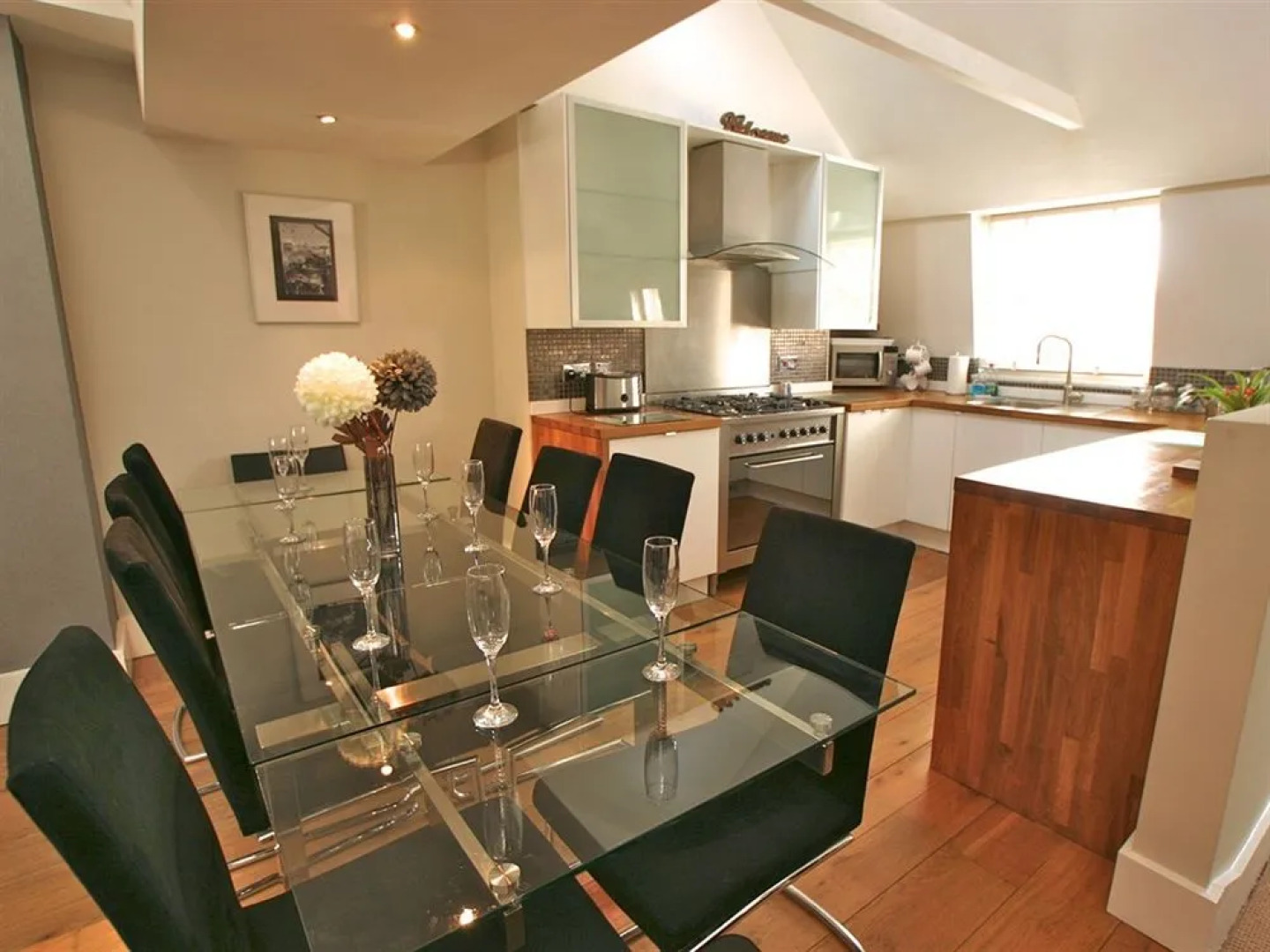 Ei8ht Brighton Apartments