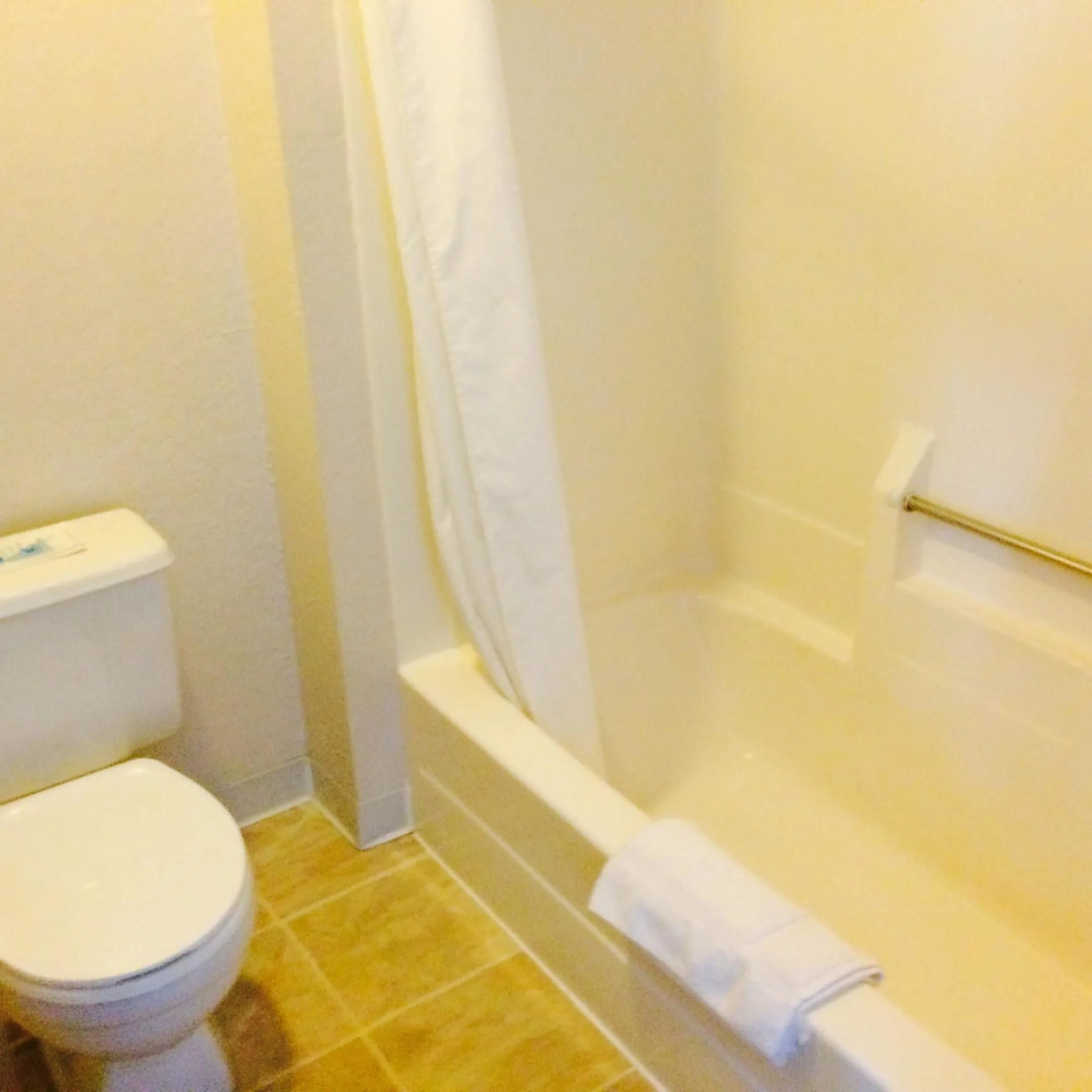 Motel 6 Saukville, WI