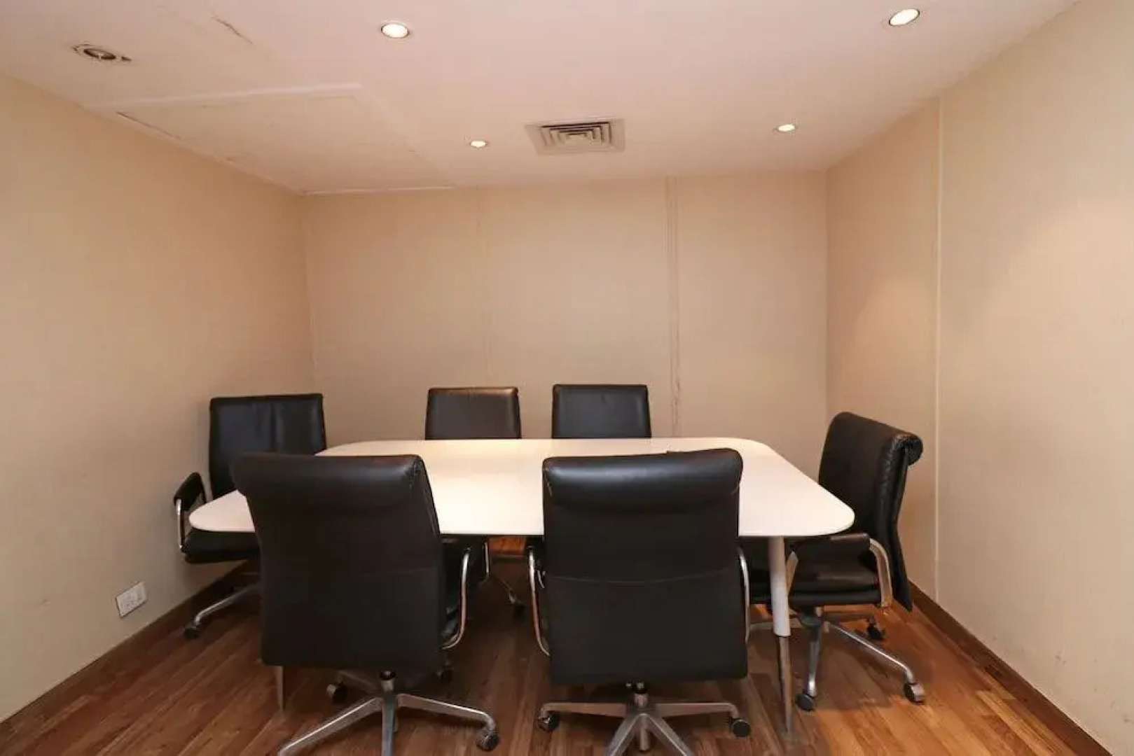 Joy Inn & Suites by OYO Rooms