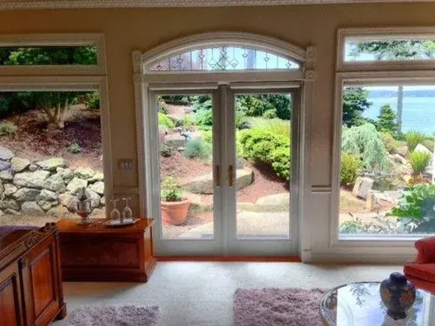 Sea Mist Waterfront Inn