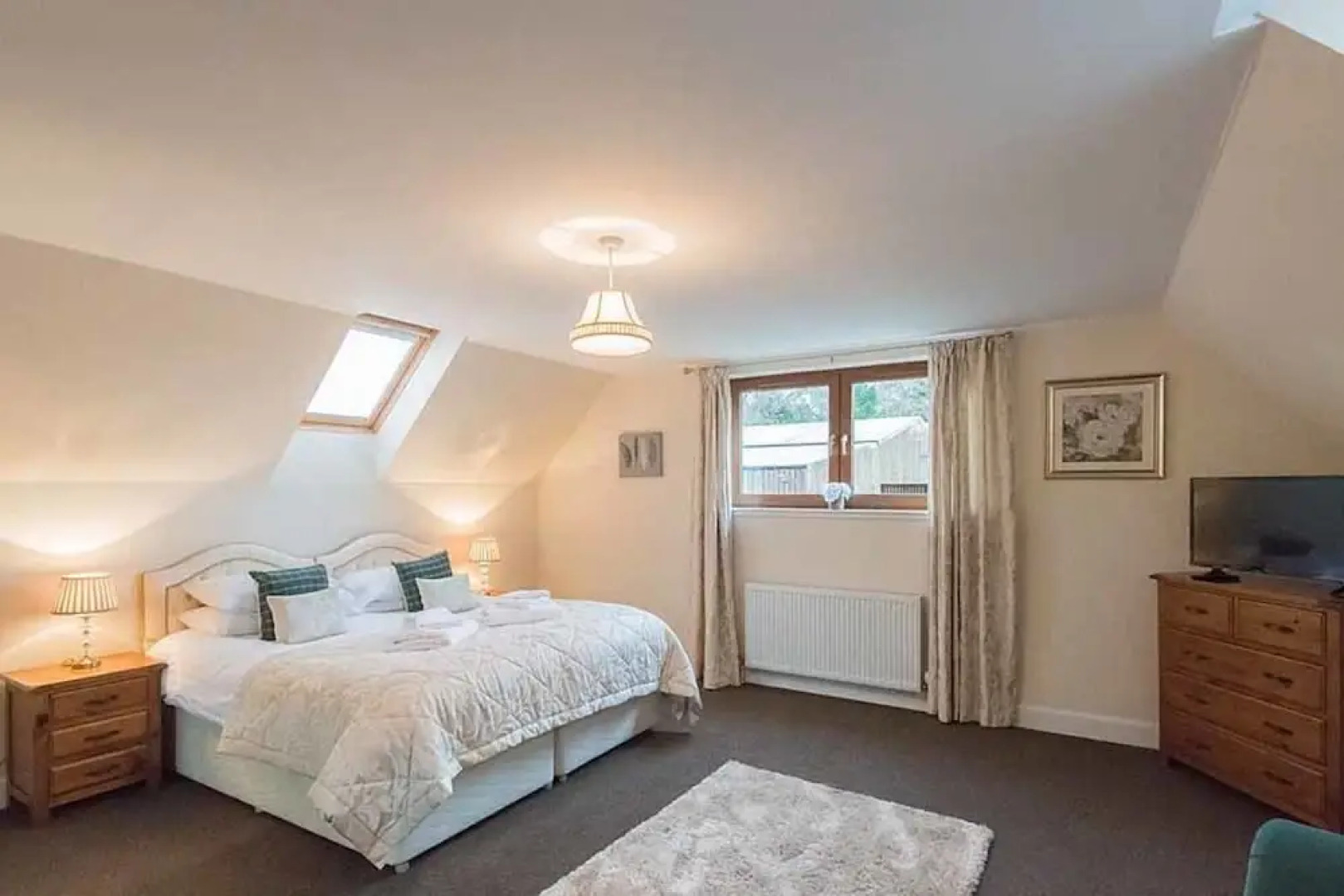 Keepers Lodge with Hot Tub