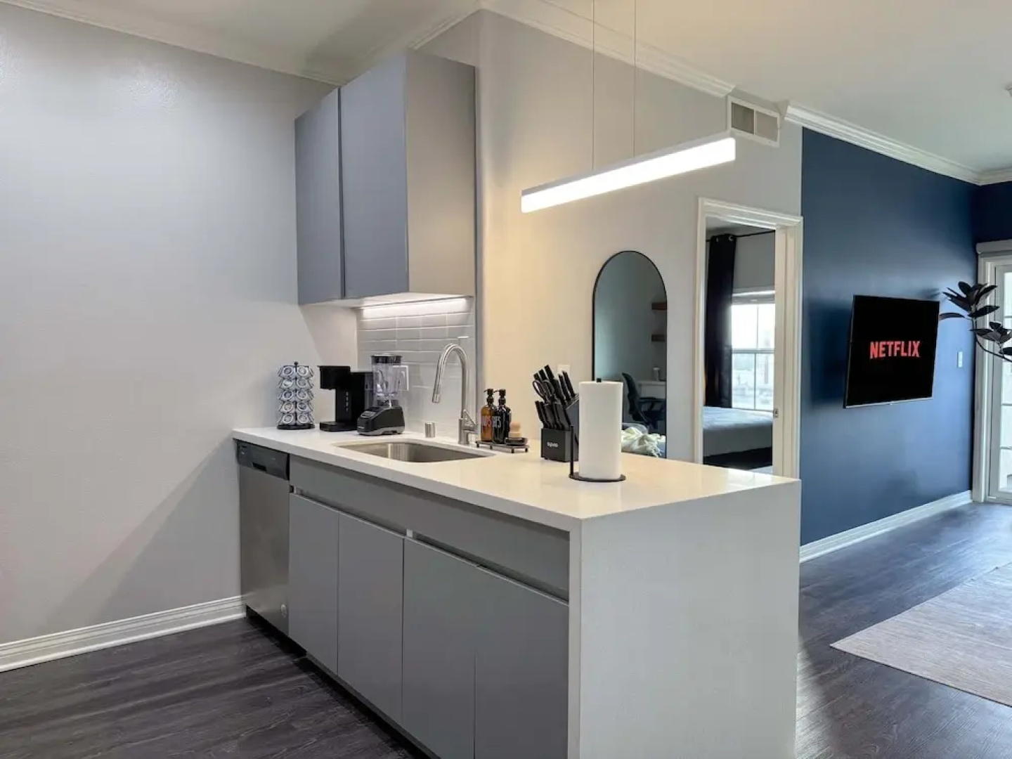 Modern Escape W Pool GYM Parking 10 Min to Cedars