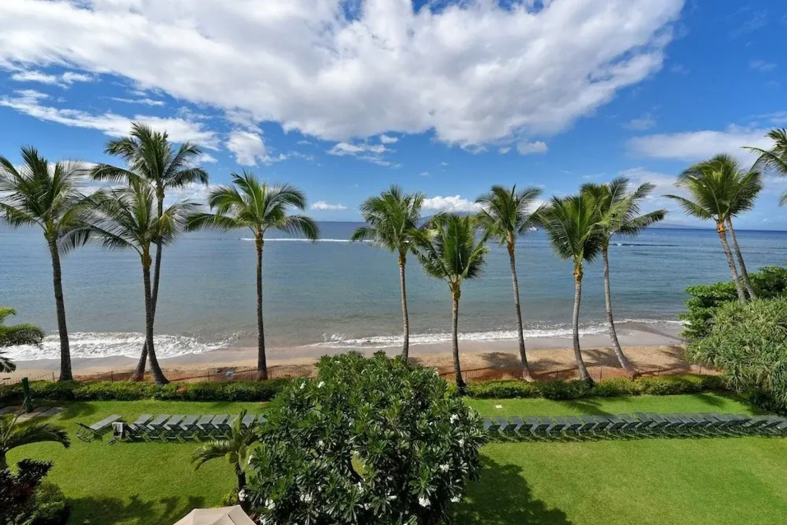 Lahaina Shores #425 Studio Bedroom Condo by RedAwning