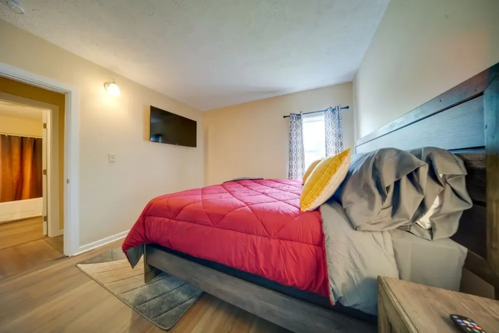 Vacation Rental w/ Porch & Views of Lake Erie!