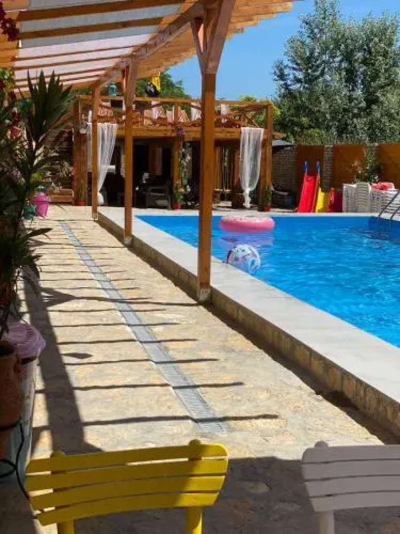 Roadside Restaurant & Caffe Bar