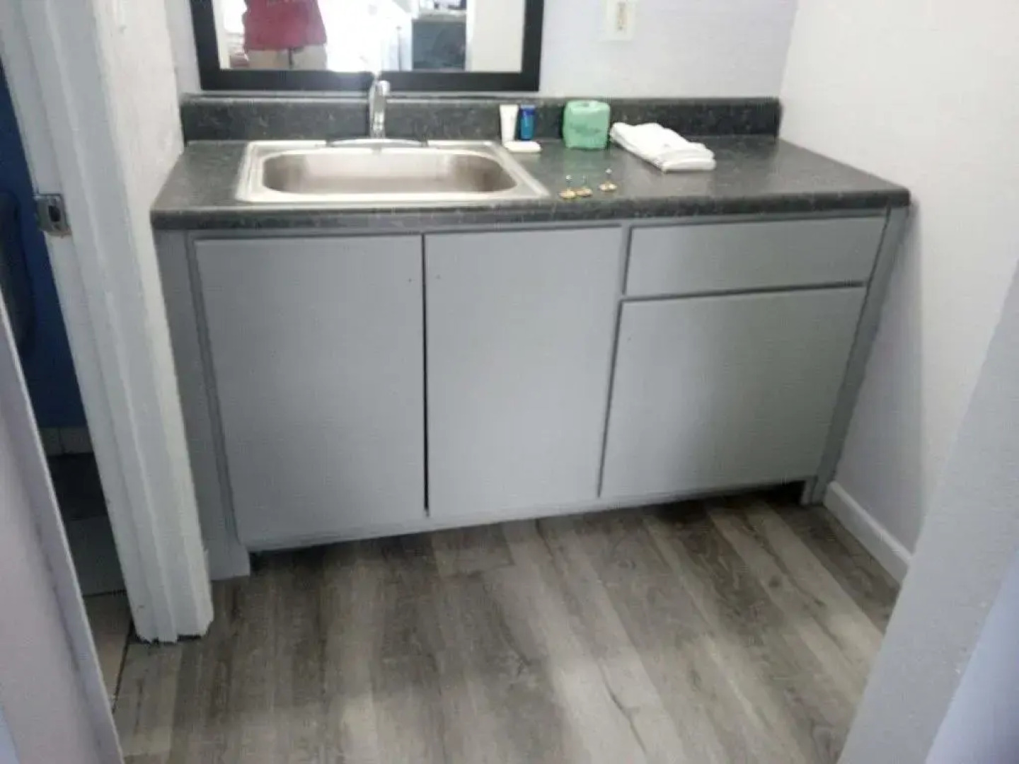 Budgetel Inn & Suites