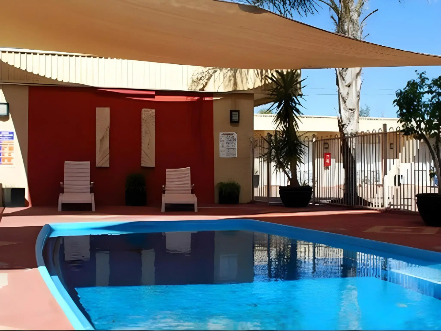 Desert Sand Motor Inn