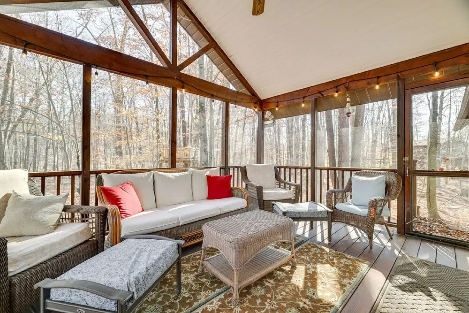 Peaceful Pocono Lake Cabin: Walk to Pine Lake!