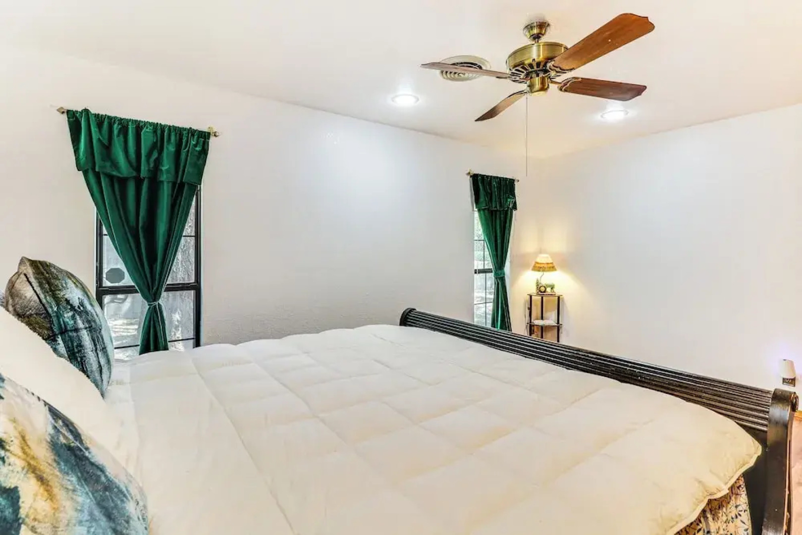 3 Mi to Downtown Roswell: Home w/ Patio + Yard