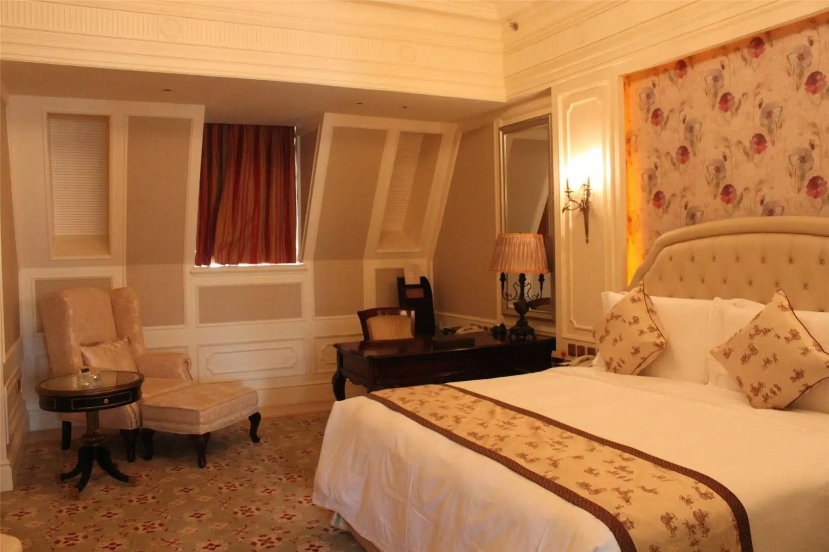 Dragon Lake Princess Hotel