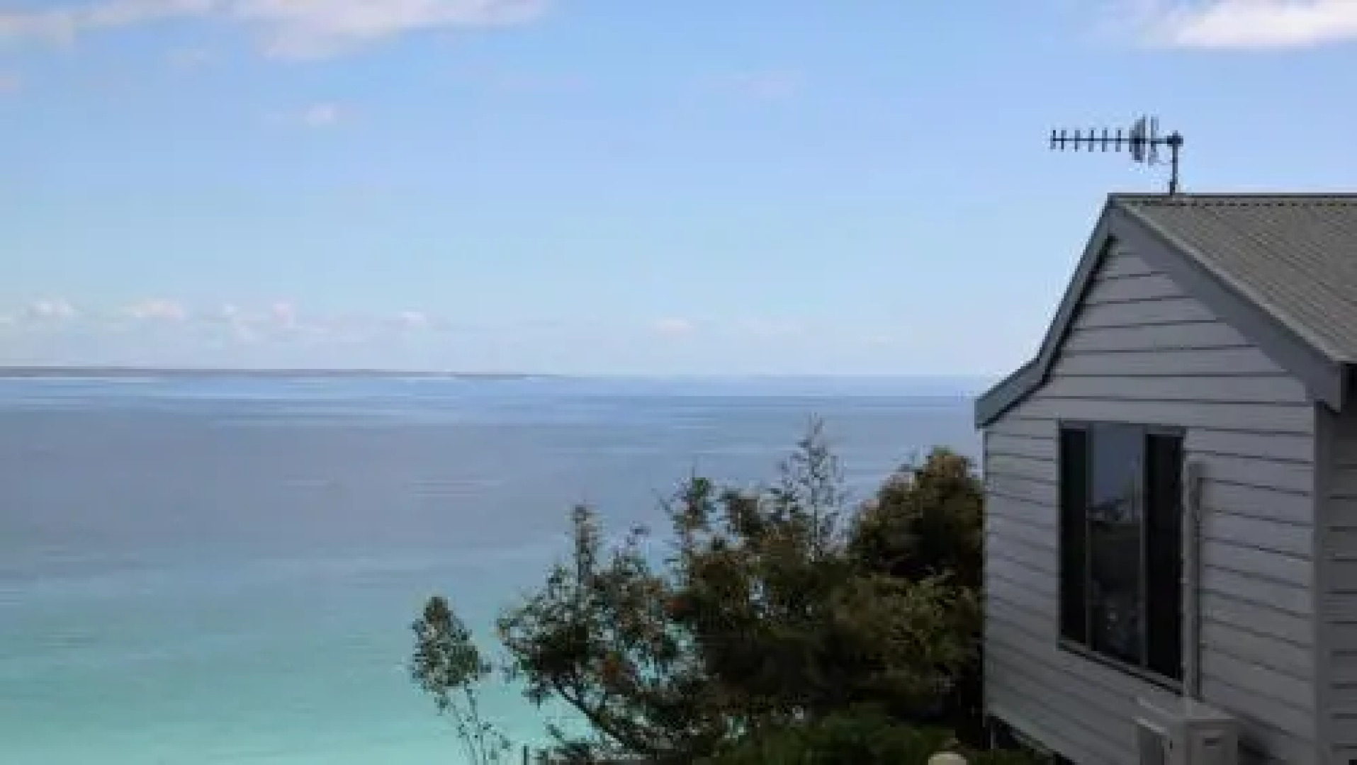 SEA EAGLE COTTAGE Amazing views of Bay of Fires
