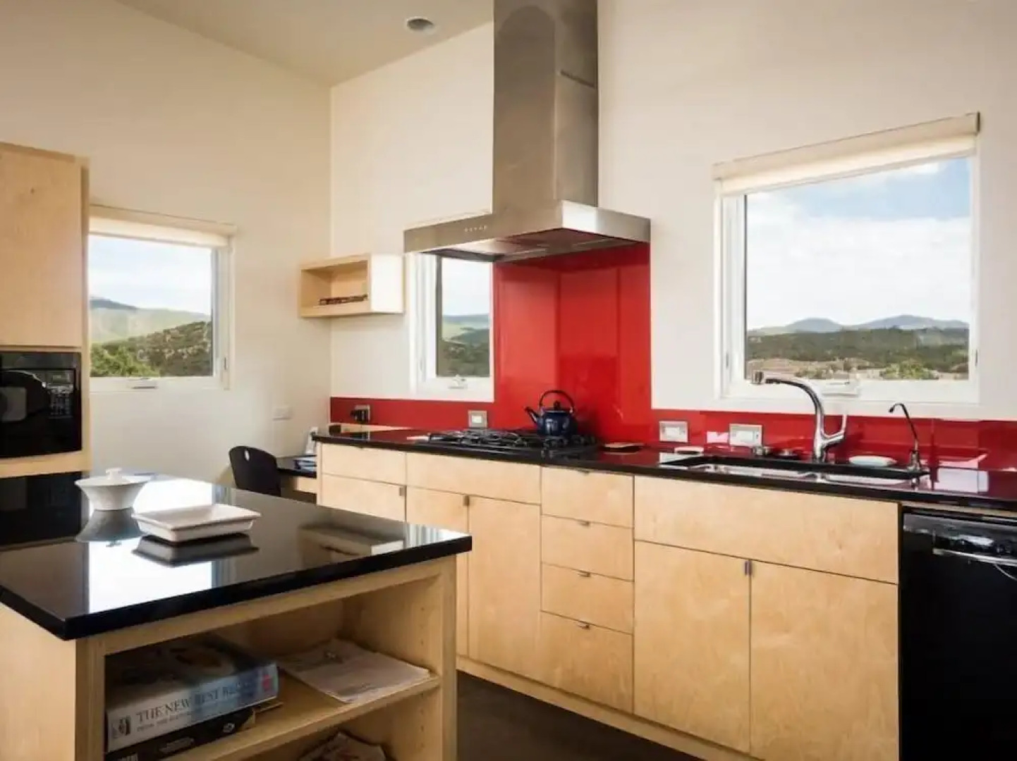 Butterfly House - Spectacular Modern Design and Mountain Views