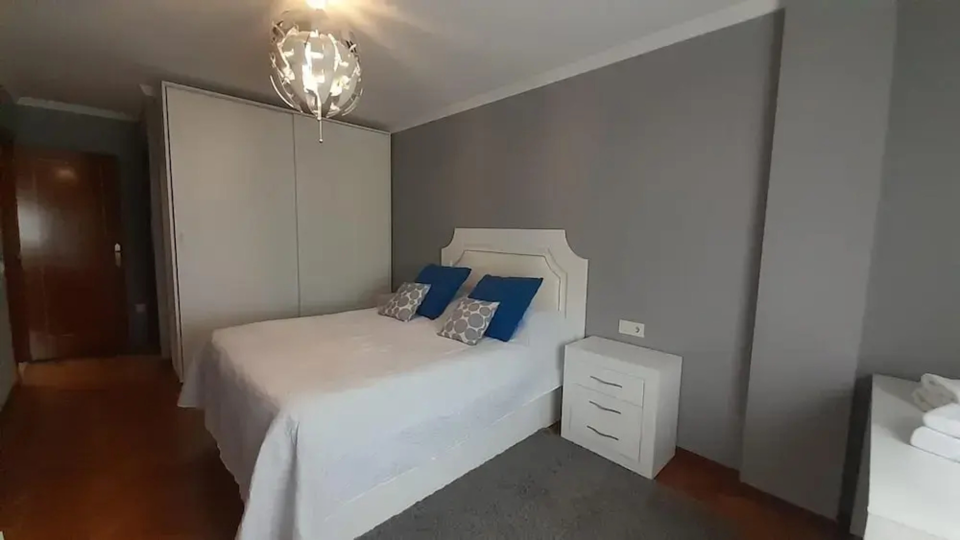 Apartment-sleeps6-parking-terrace