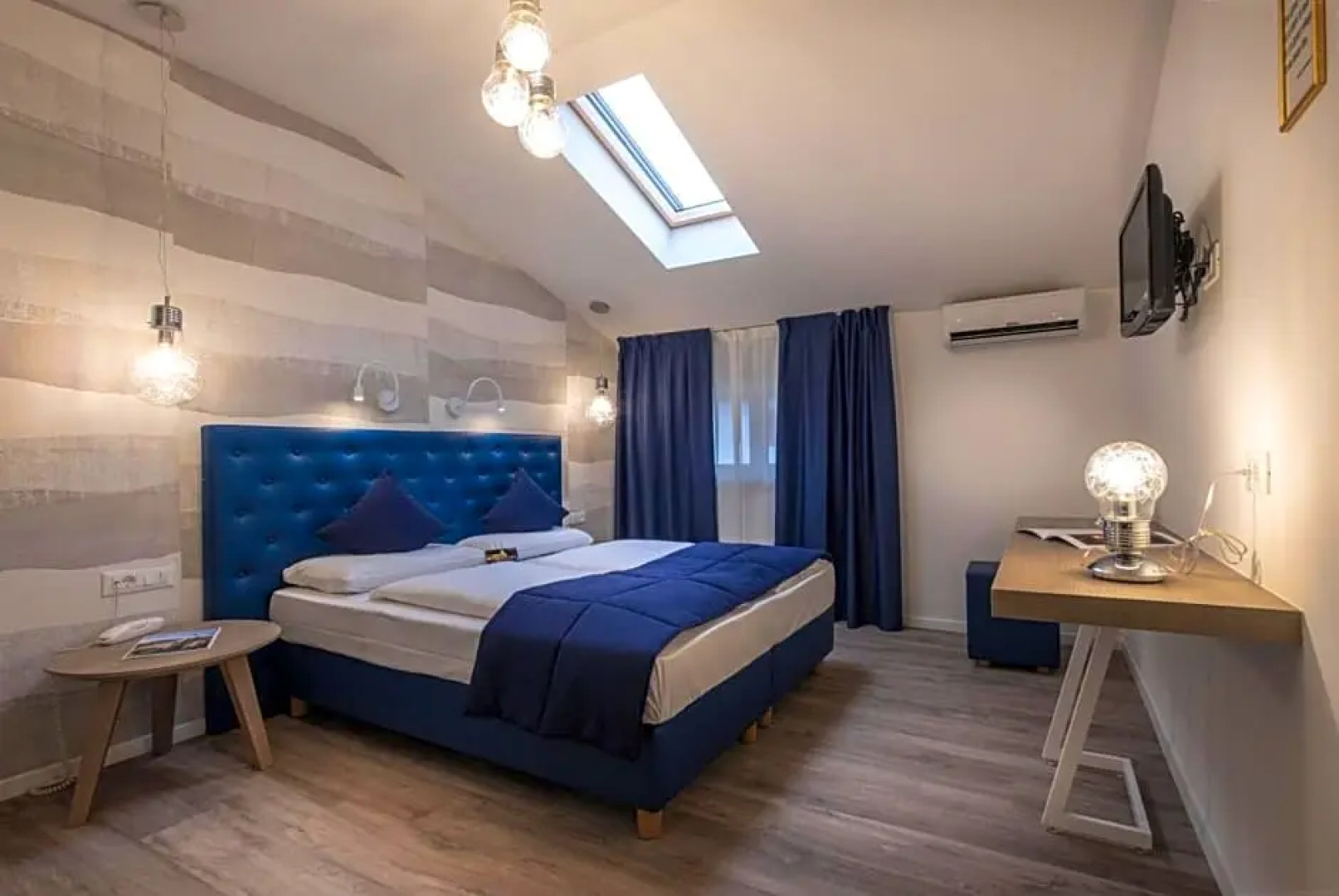 Schlosshof Charme Resort – Hotel & Camping