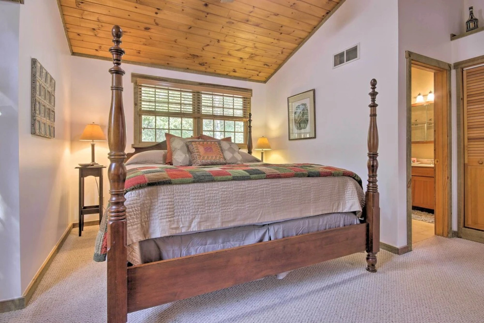 Couples Cabin - 5 Mi to DT Berkeley Springs!