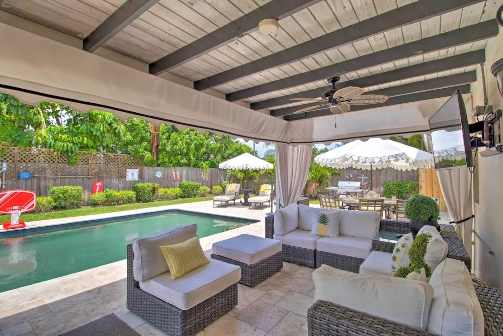 2 Mi to Dtwn: Luxury Getaway in Palm Beach Gardens