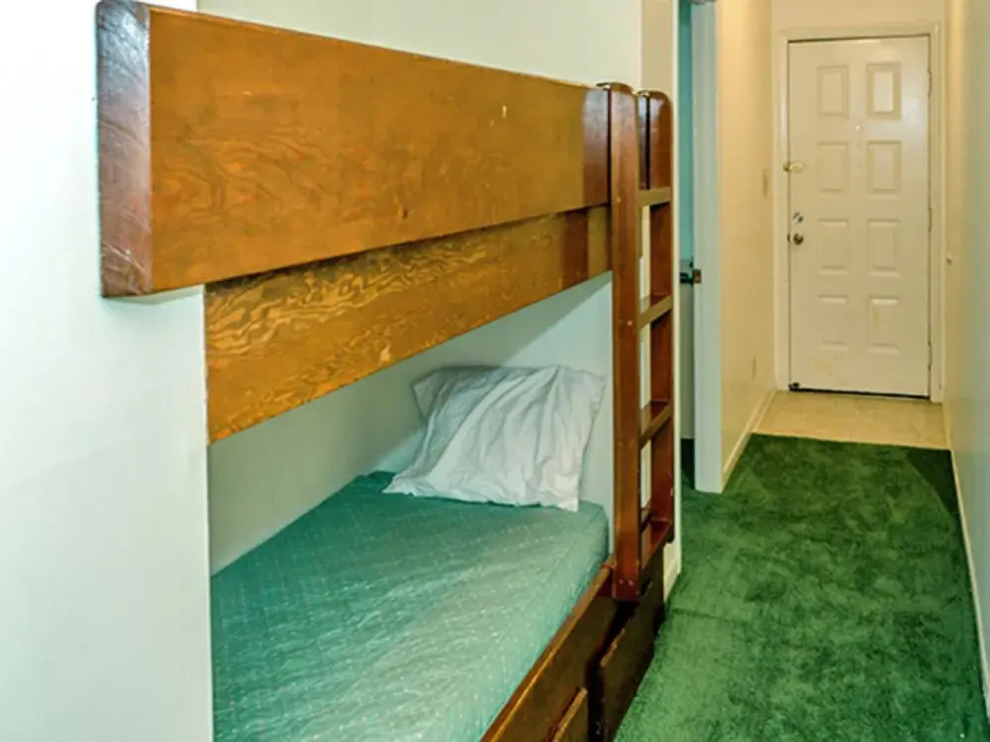 Emerald Shores Resort 2001 627850 by RedAwning