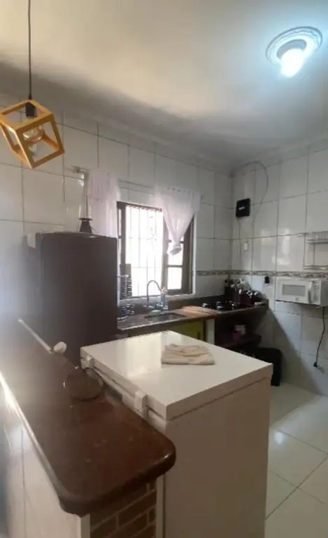 Casa com piscina próxima à cachoeira