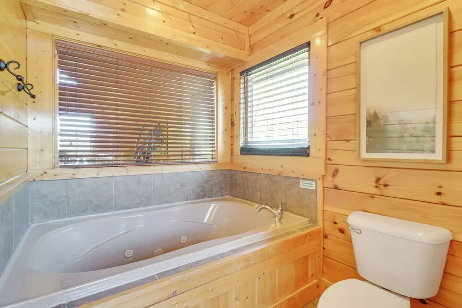 'mountain Dreams' Cabin: Hot Tub, Sauna & Views!