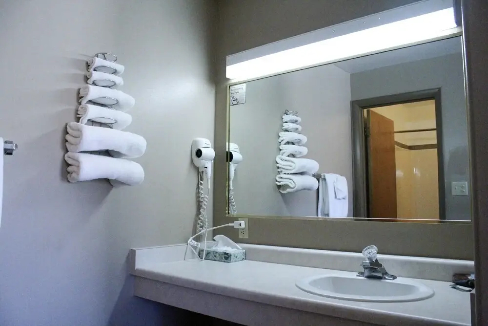 Whispering Sands Motel