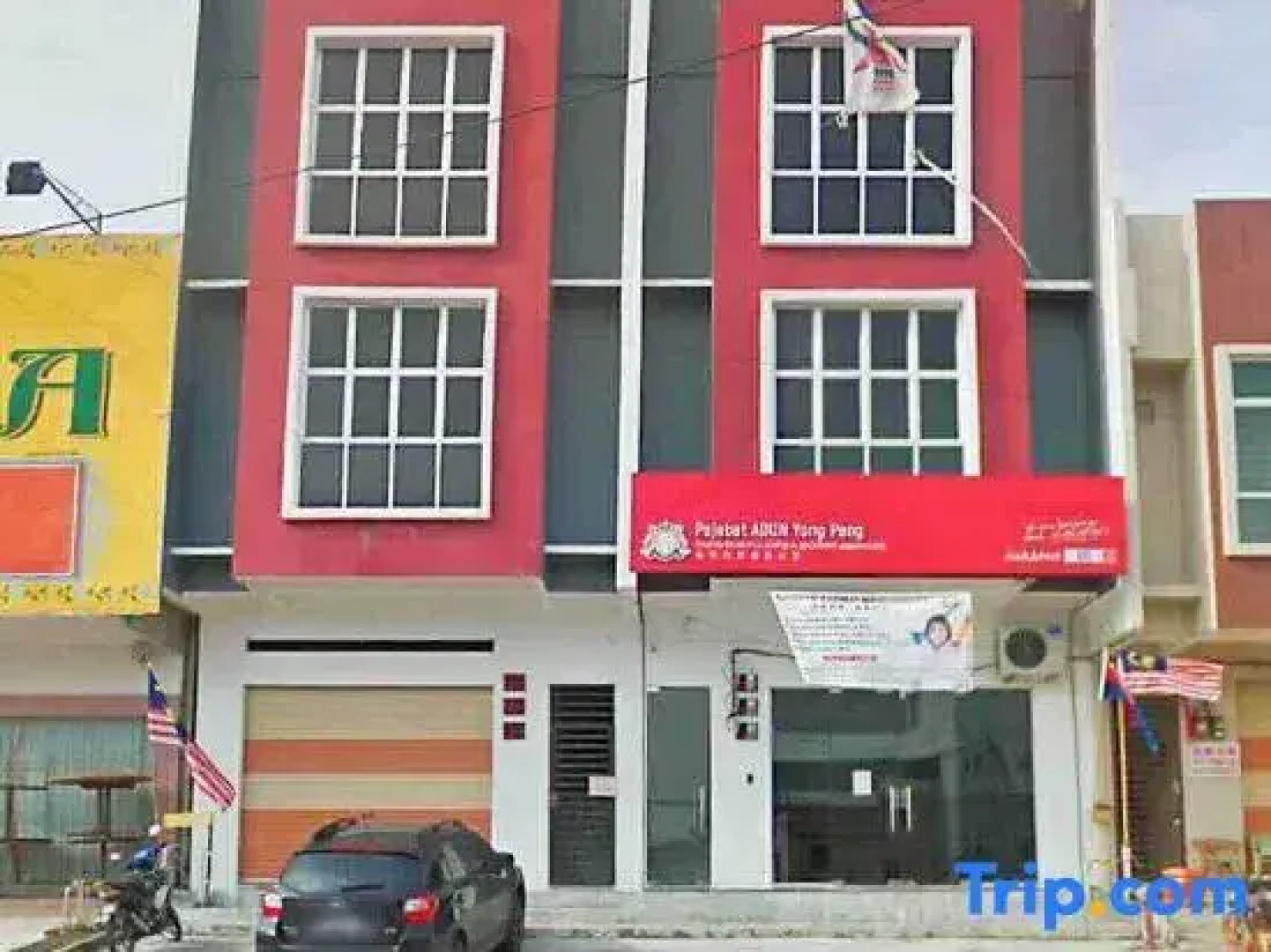 3 BDR shoplot style homestay Yong Peng three rooms.