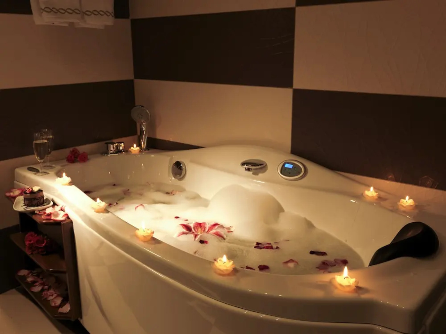 One to One Hotel & Apartments