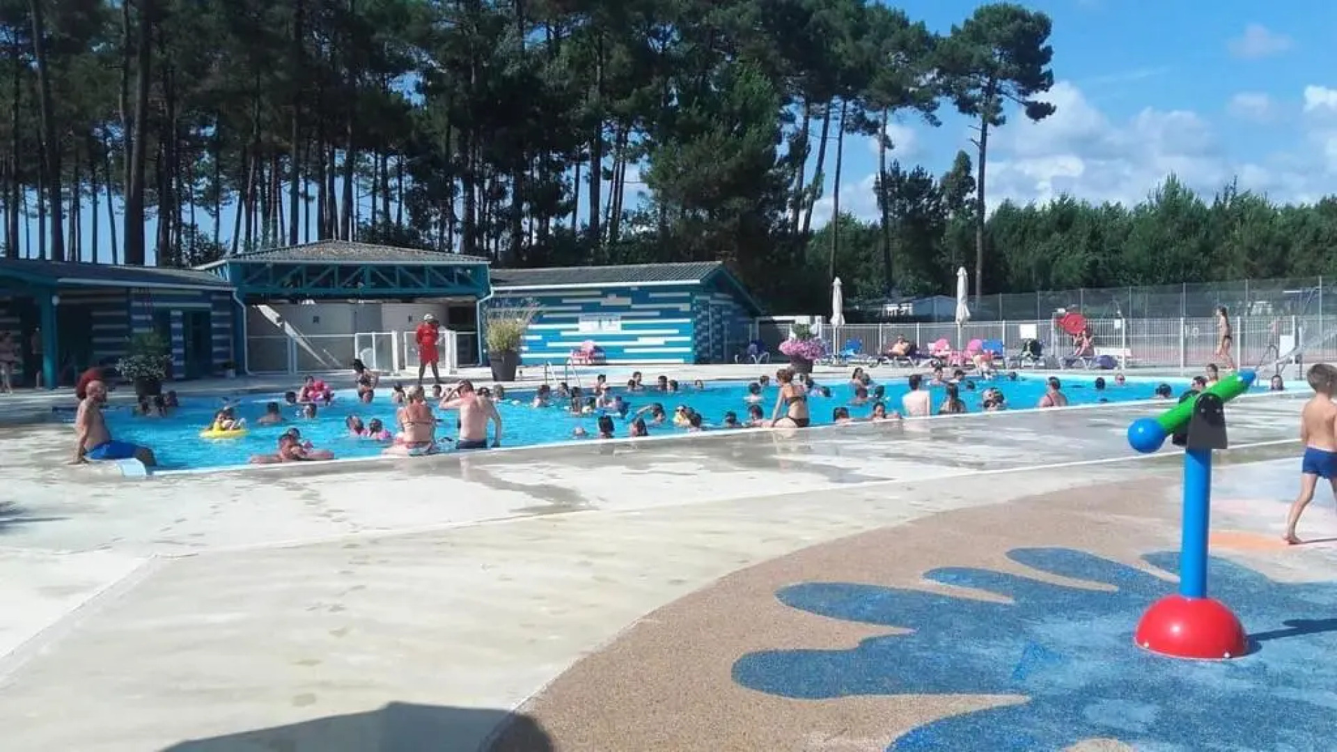 Bungalow de 3 chambres avec piscine partagee sauna et jardin a Saint Julien en Born C