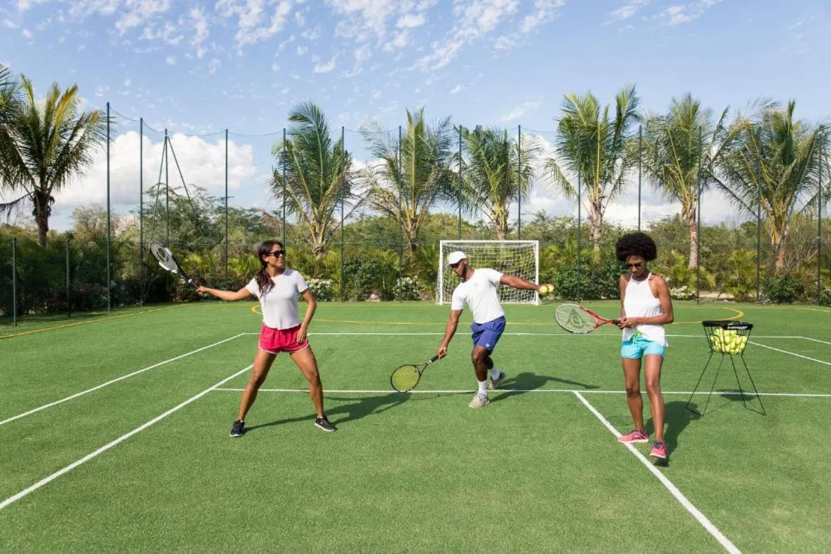 TRACADERO Beach Club and Holidays Rentals