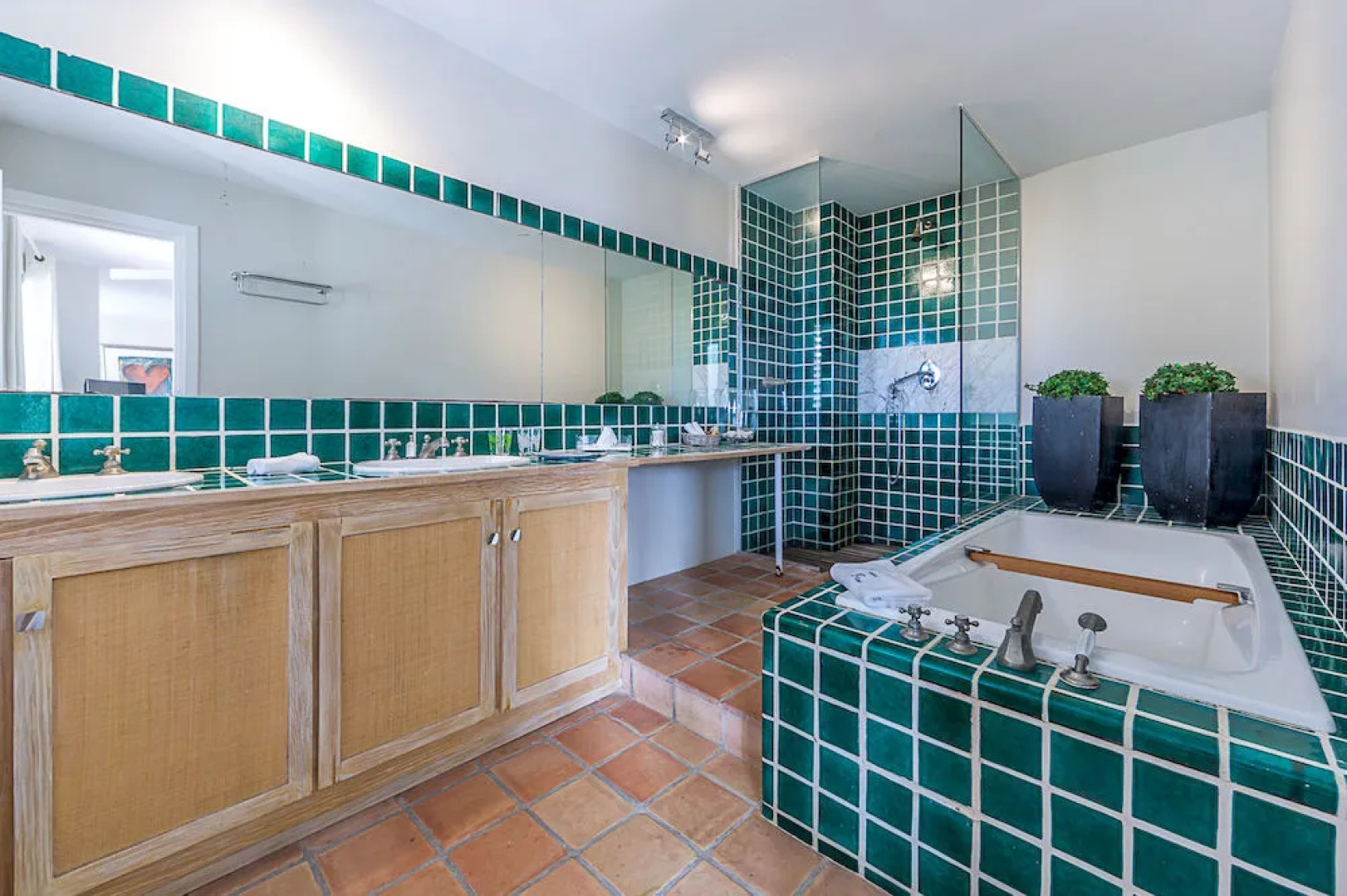 Caye Blanche Guest House