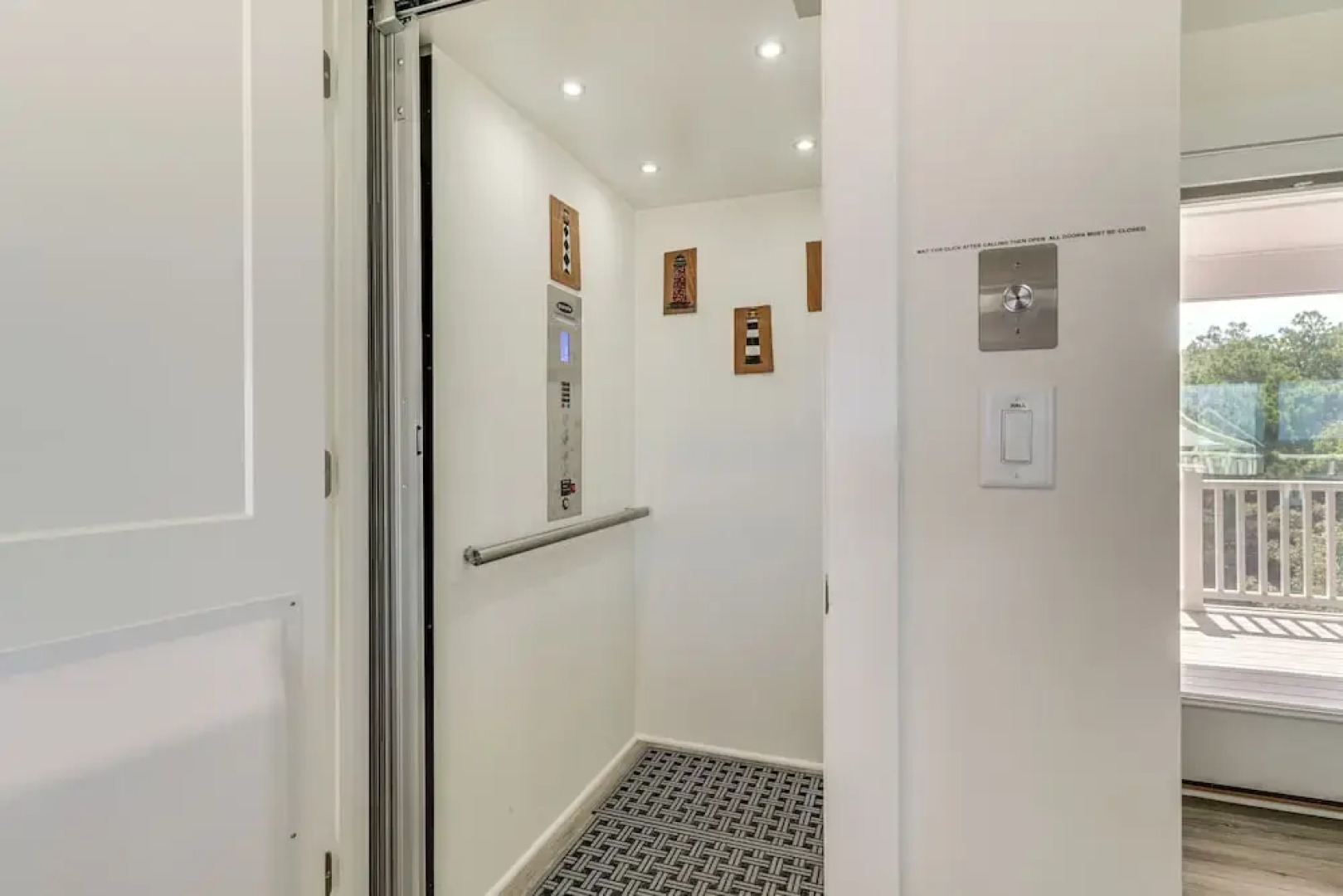 Walk to Beach: Southern Shores Retreat w/ Hot Tub