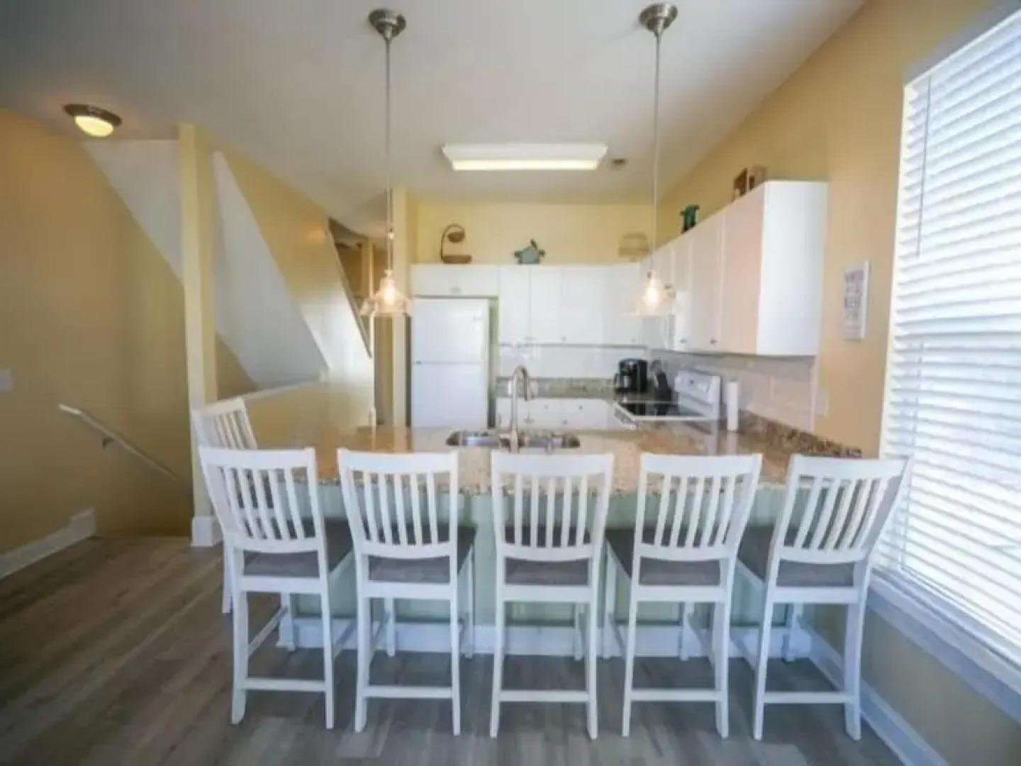 Sandy Bottoms - Relax, Unwind, And Enjoy All The Beach Has To Offer 3 Bedroom Home by Redawning