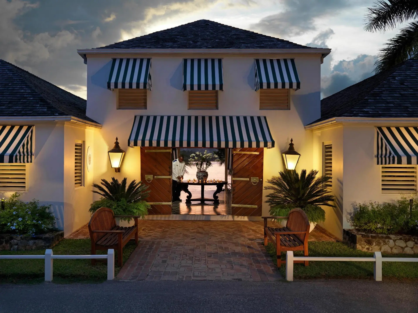 Round Hill Hotel And Villas