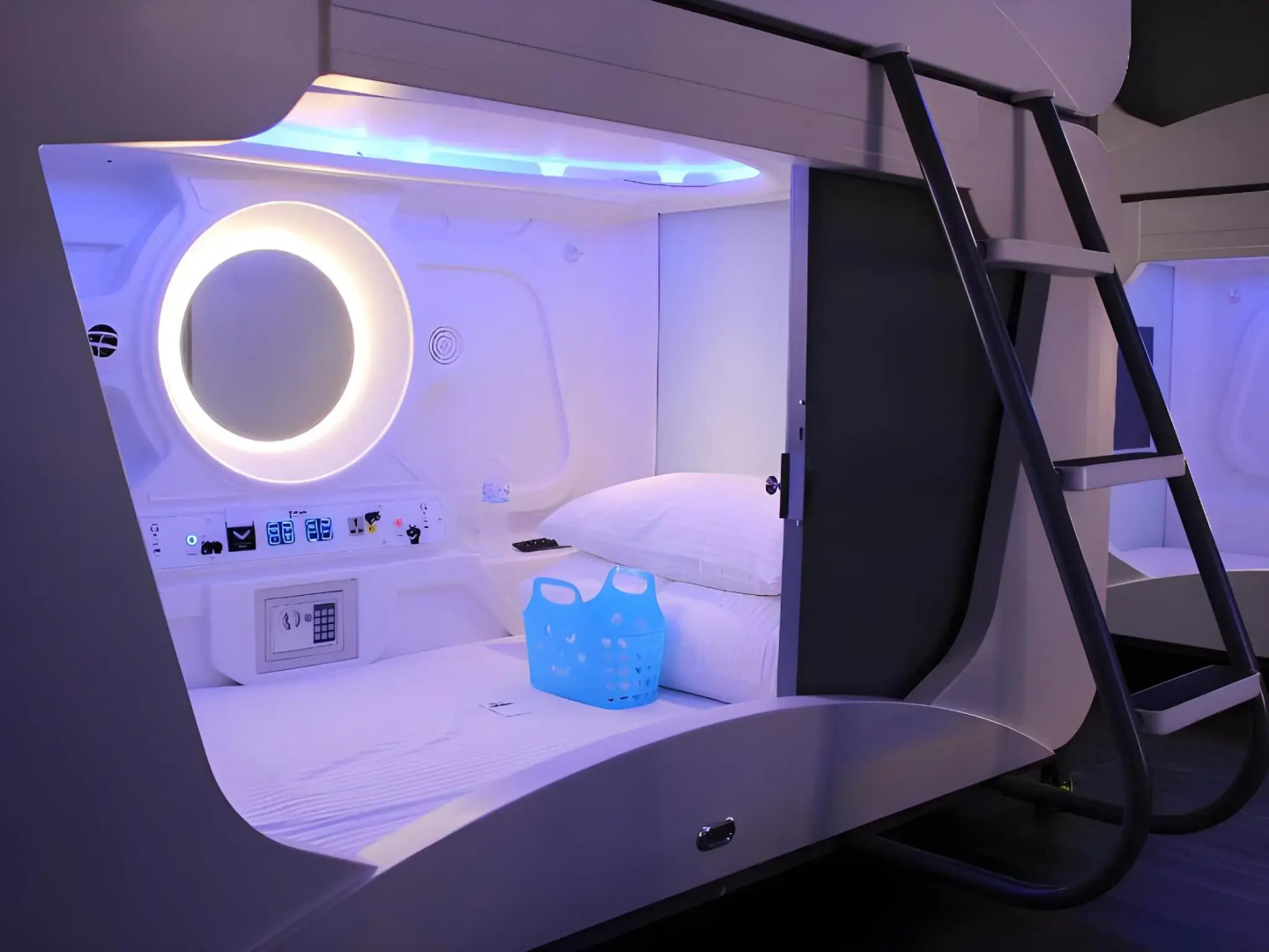 Heybear Capsule Hotel