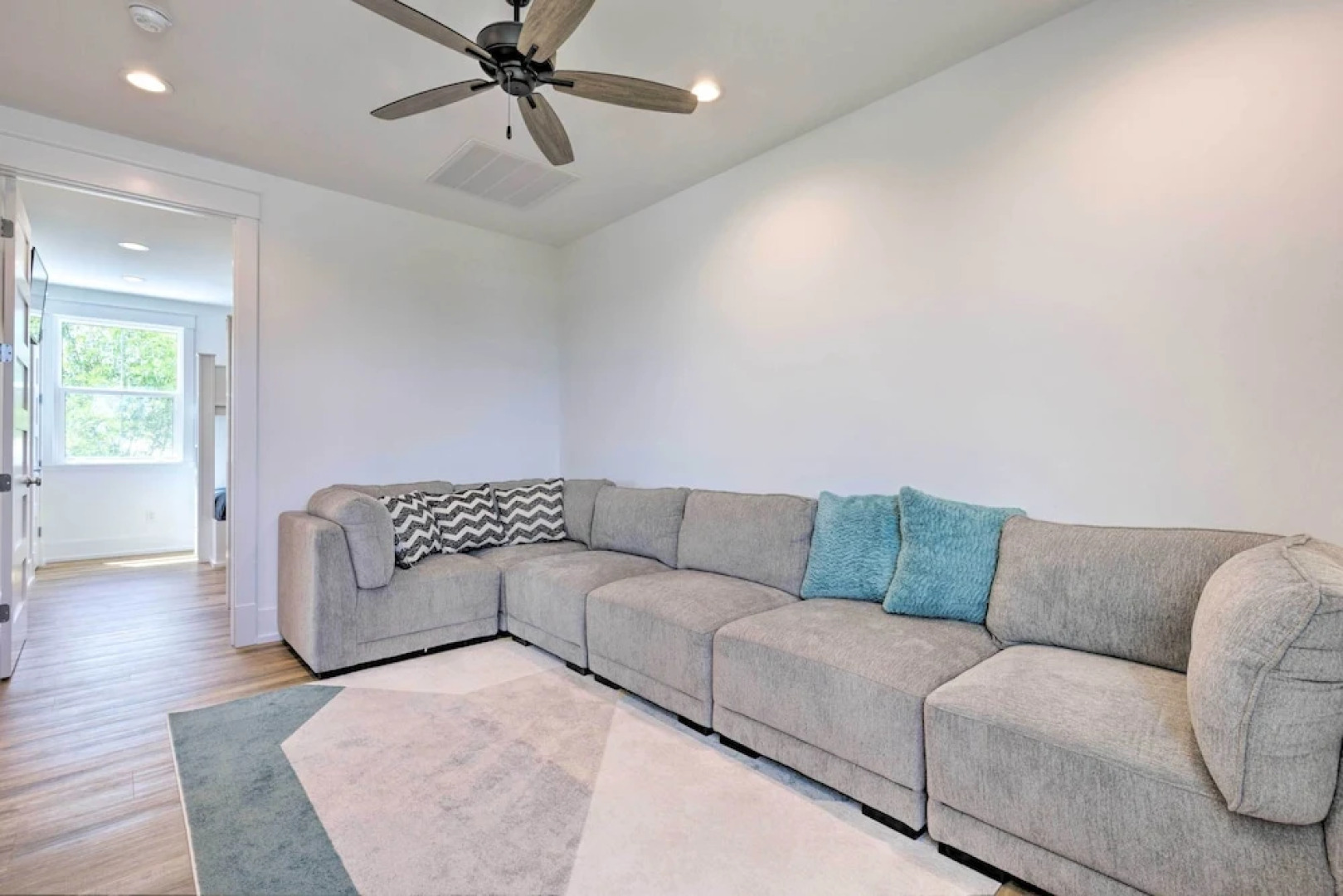 Coastal Waveland House 1/2 Block to Pub Beach