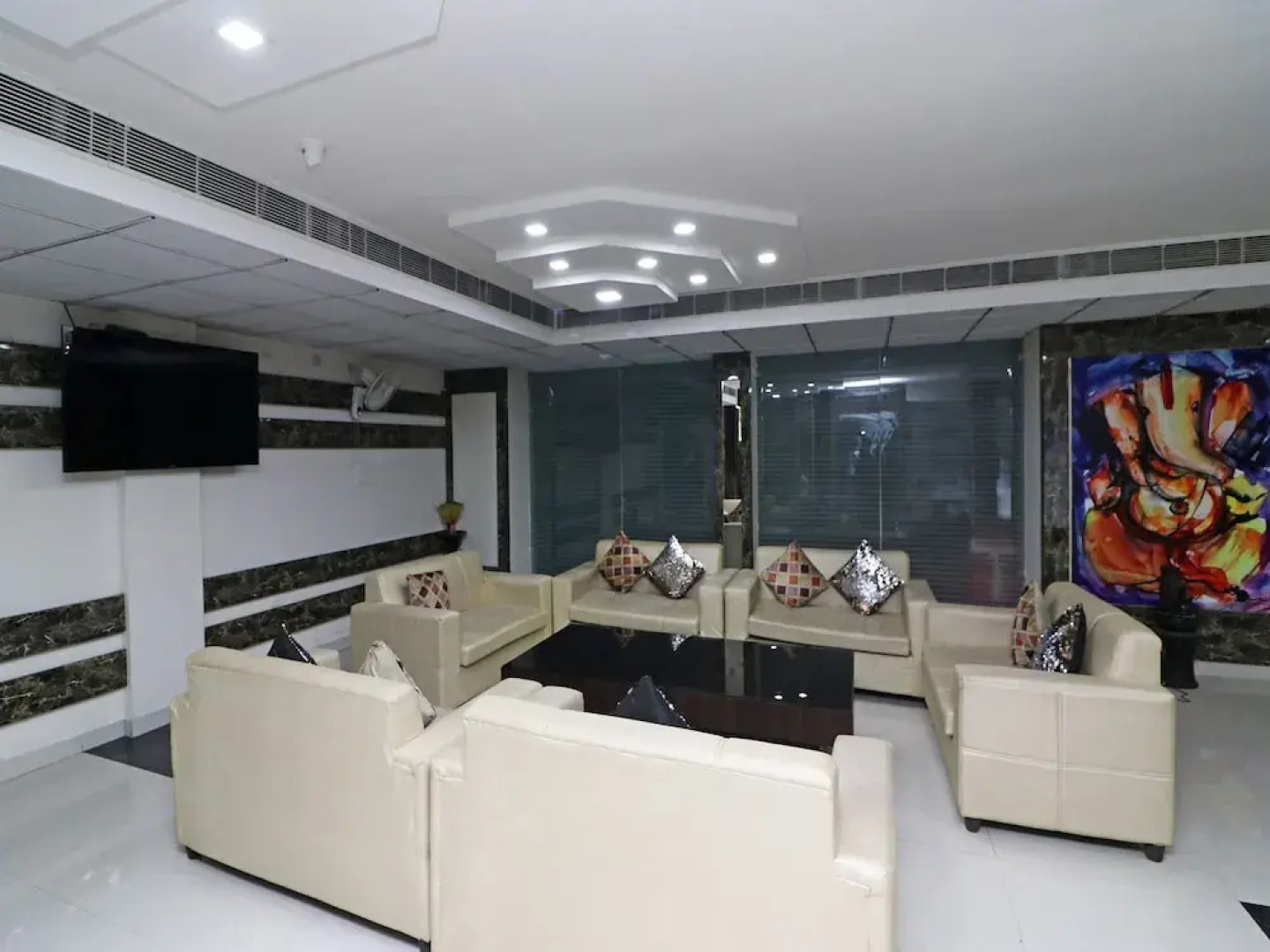 Capital O 24994 Castle View