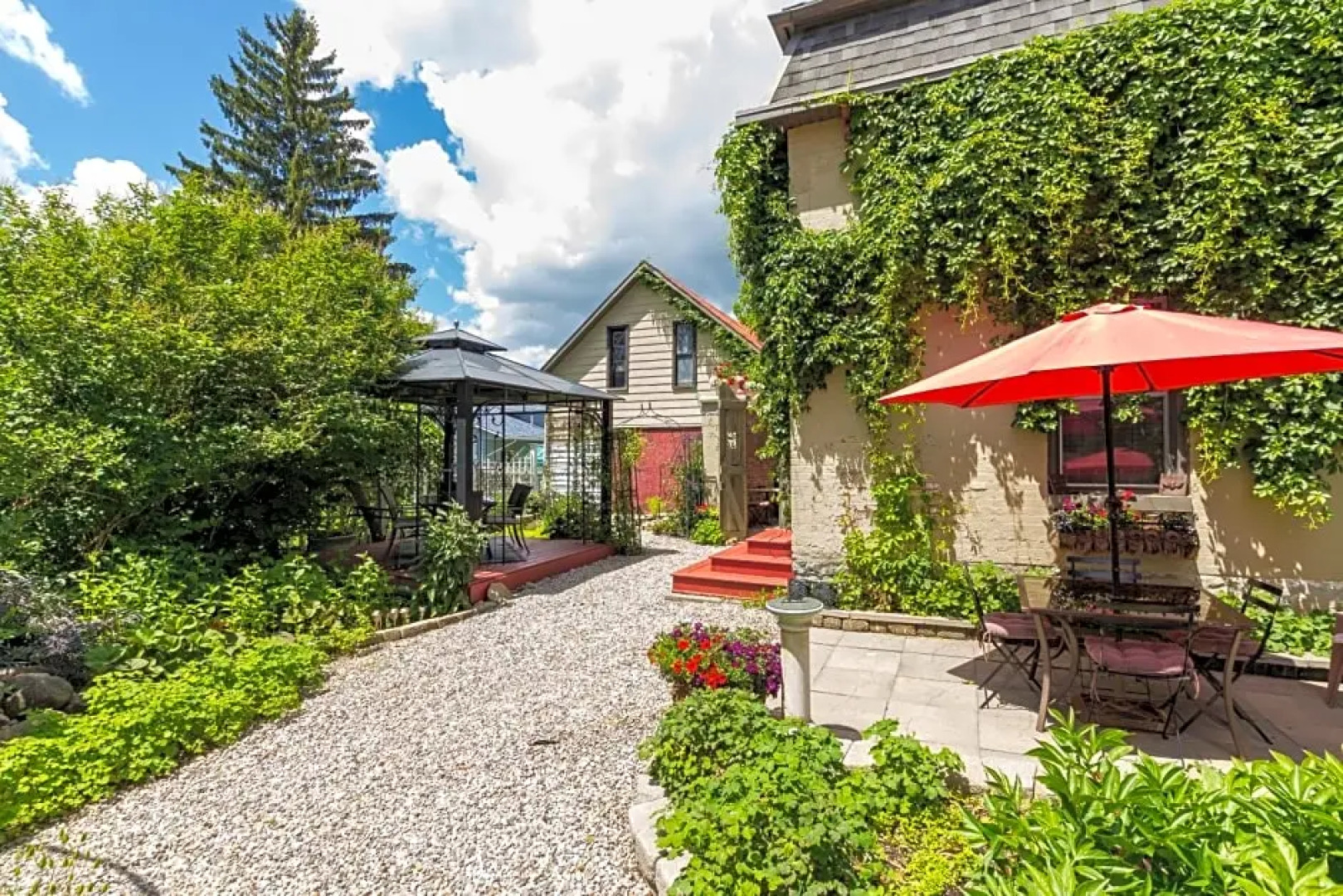 Russell Manor Bed & Breakfast