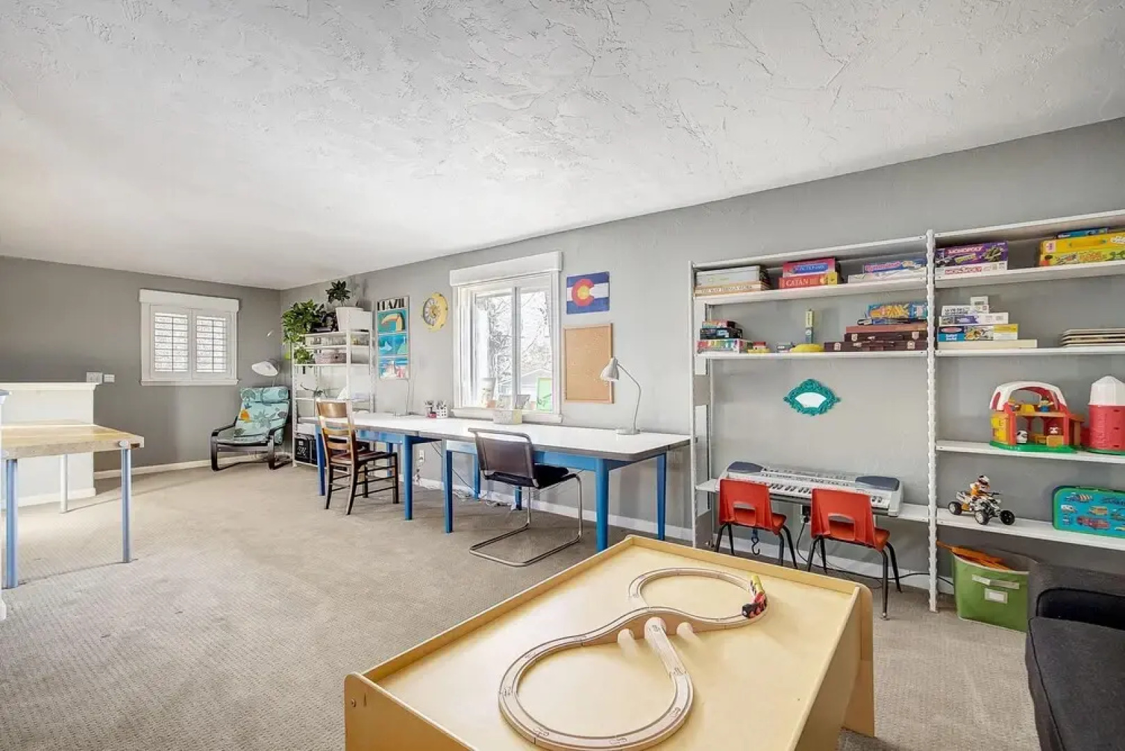 Klo6985 - Huge Home with Backyard Hot Tub! Parking