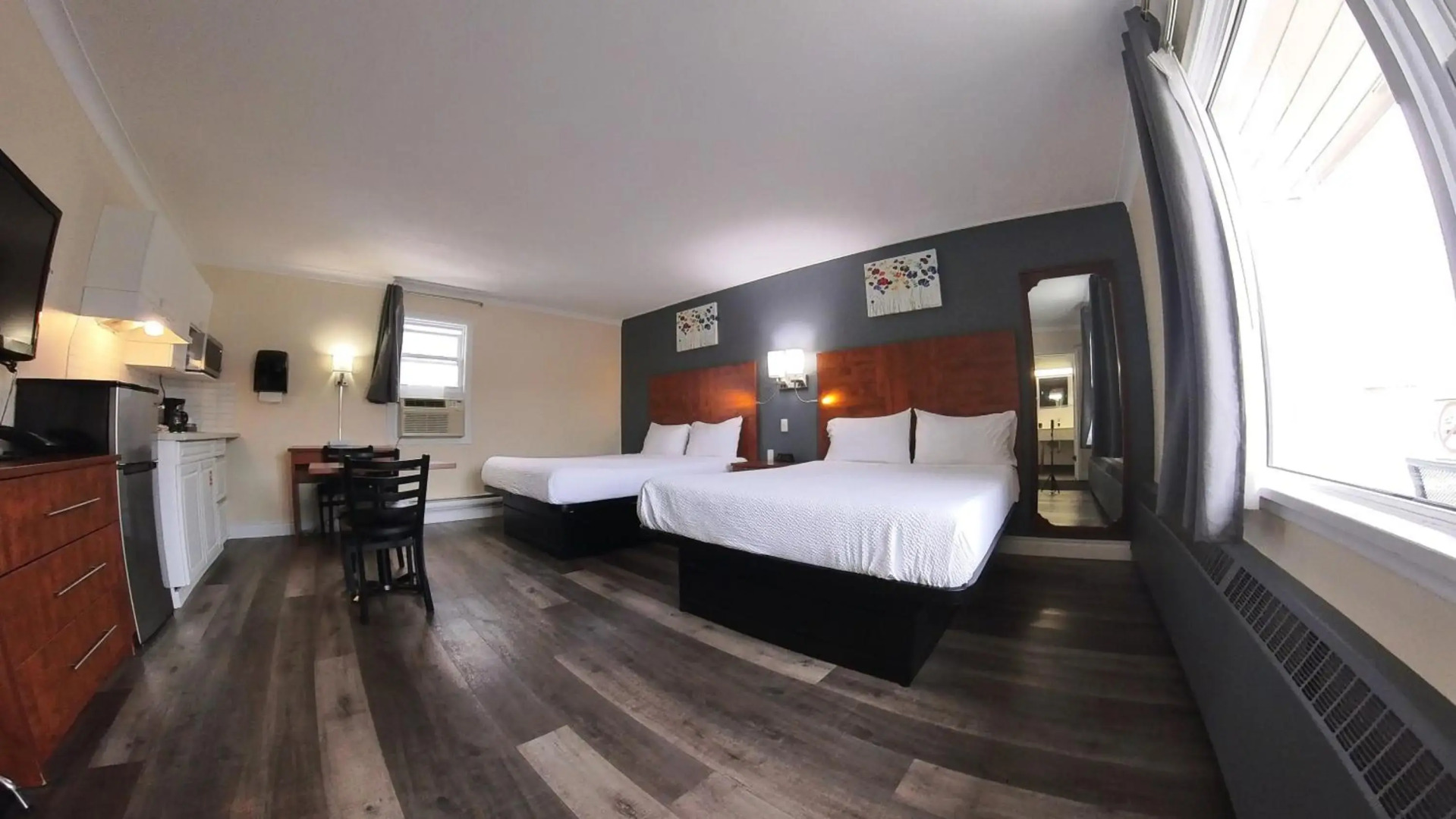 Moonlight Inn and Suites