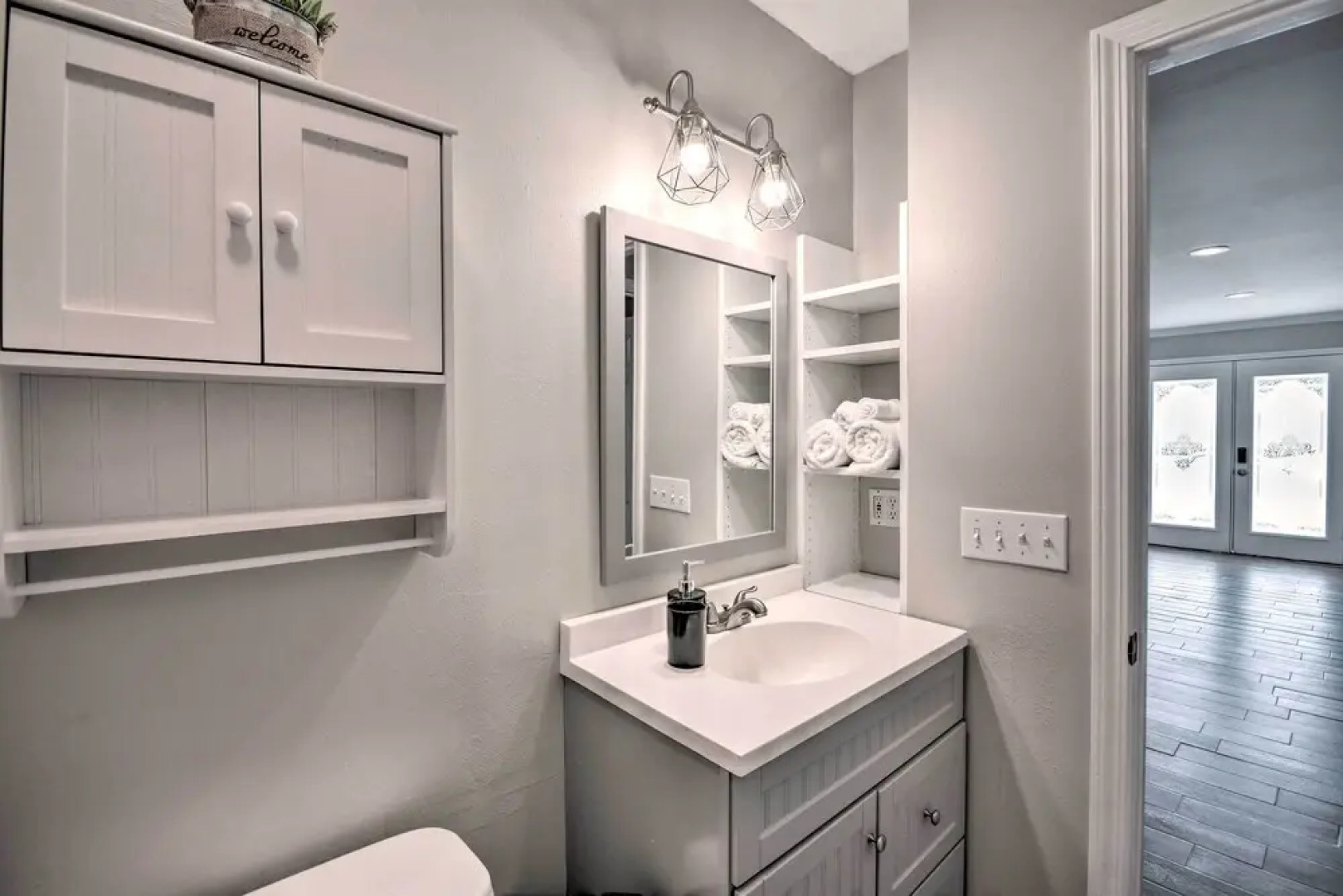 Gulf Breeze Retreat < 4 Mi to Beach Access!