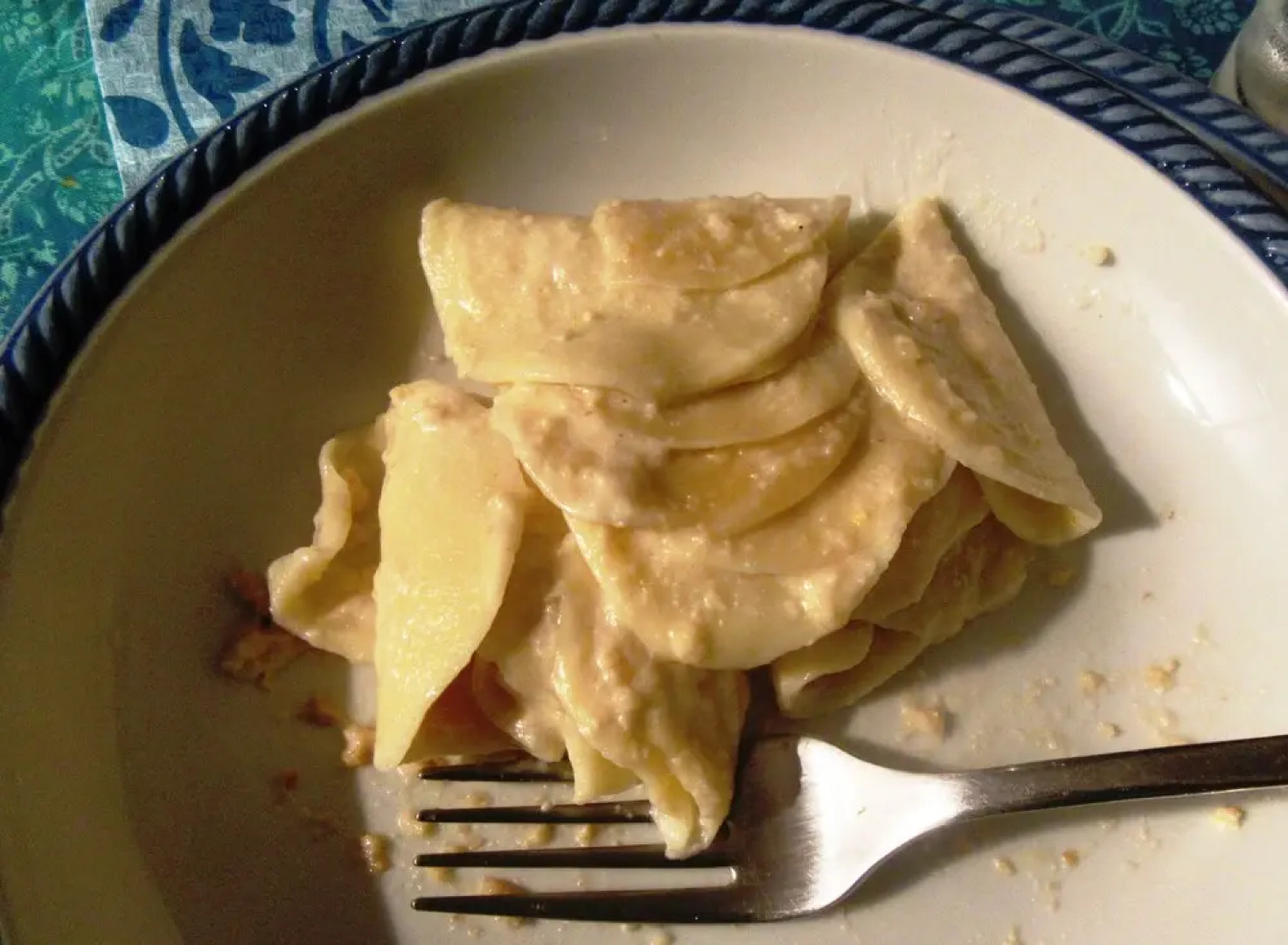 Elegant and Roomy Apartment on the Hill of Chiavari, Calm Relaxation Assured