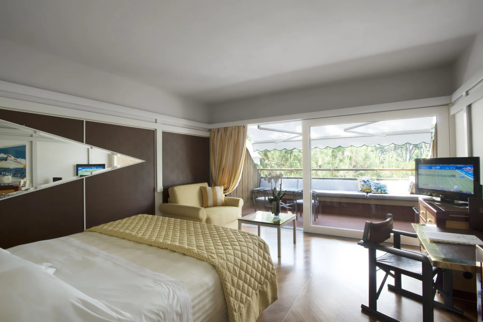 Augustus Hotel & Resort