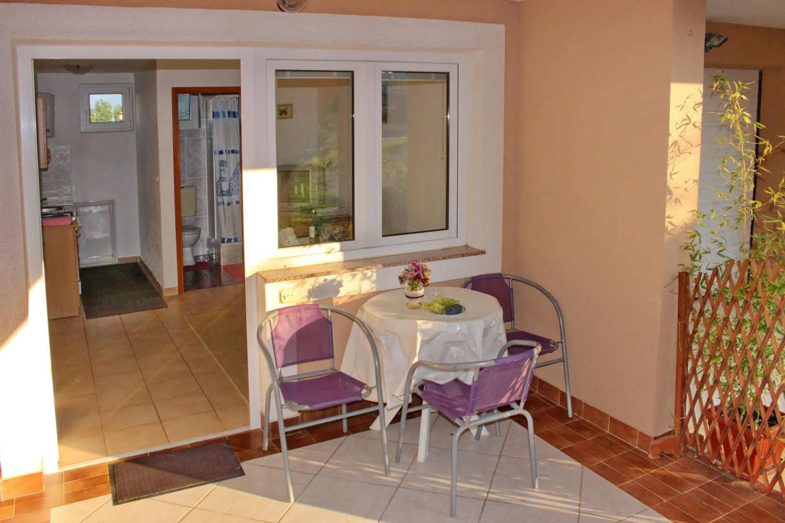 Apartment Remi - 300 m from sea: A3 Nin, Zadar riviera
