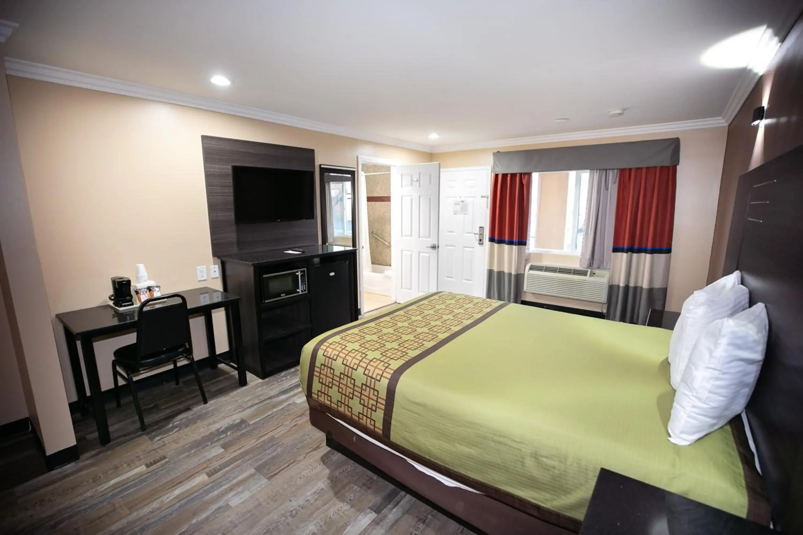 Rodeway Inn & Suites
