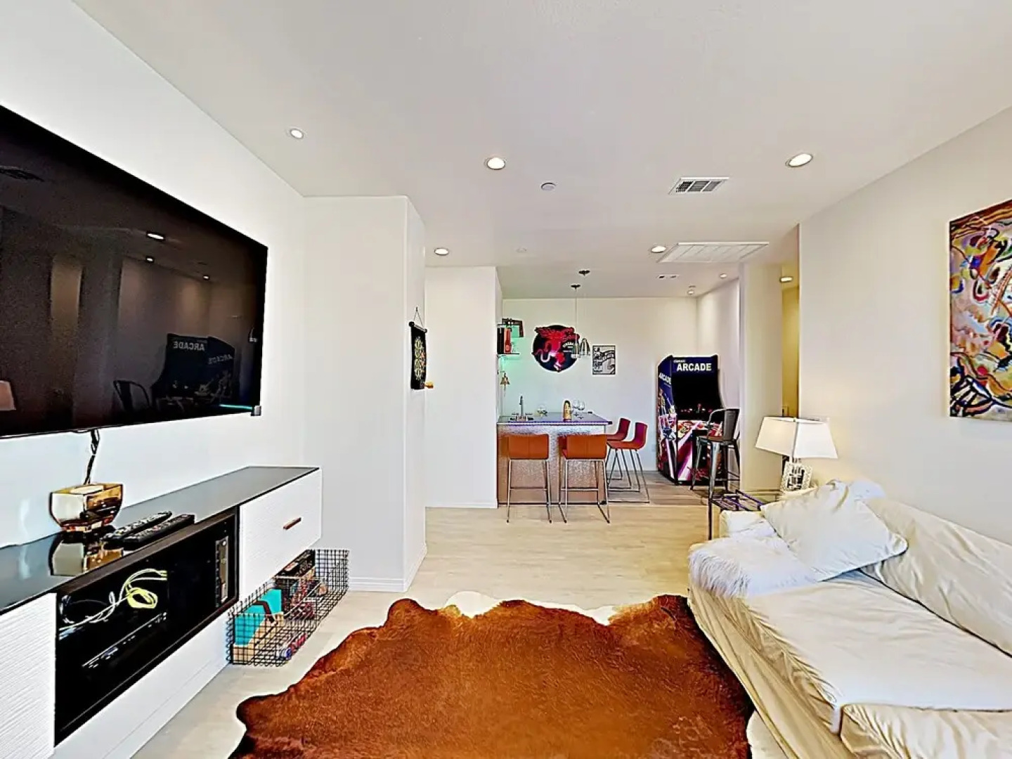 Stunning Beach W/ Pool, Views, Bar & Arcade 3 Bedroom Condo