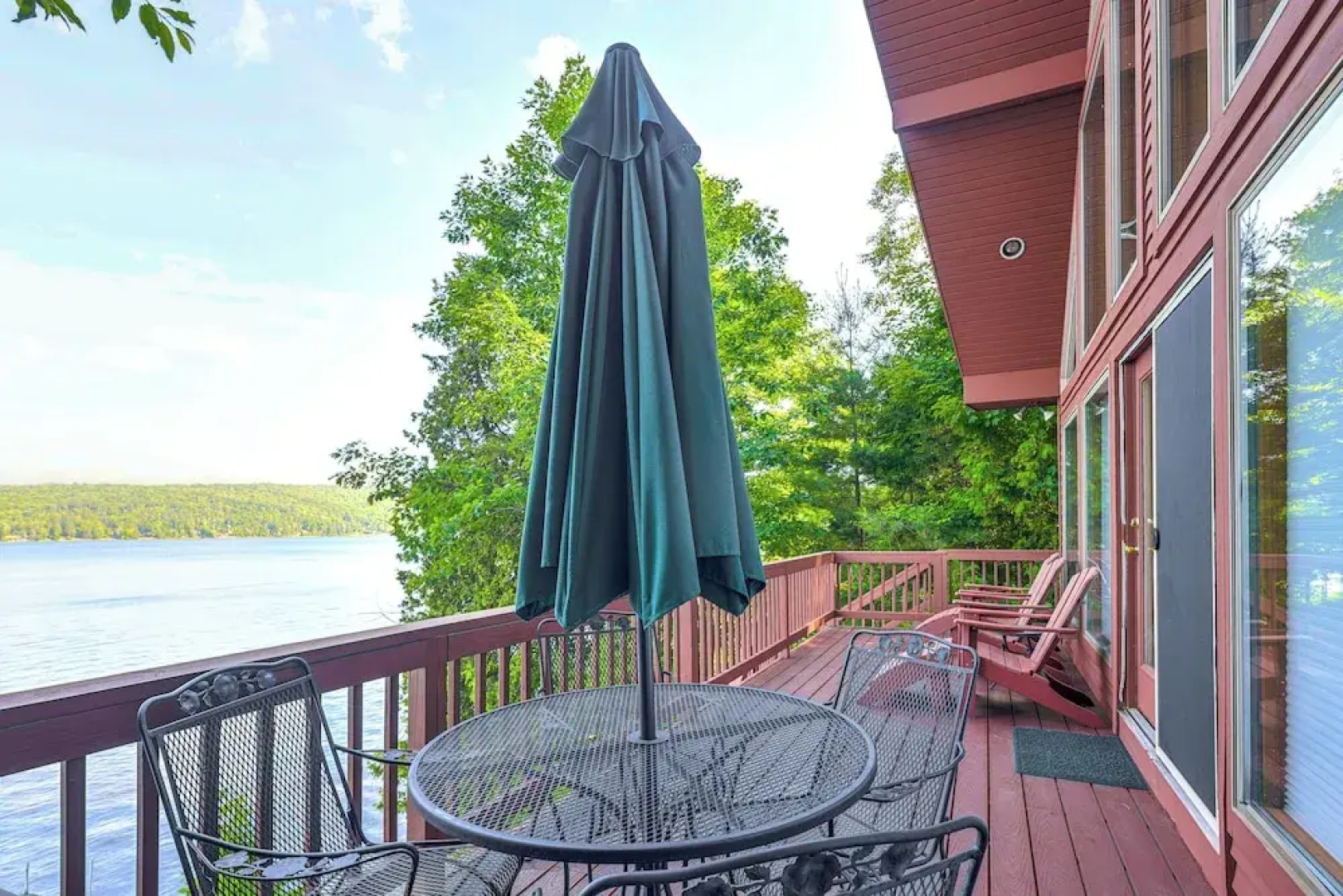 'sweet Serenity' Schroon Lake Family Retreat!
