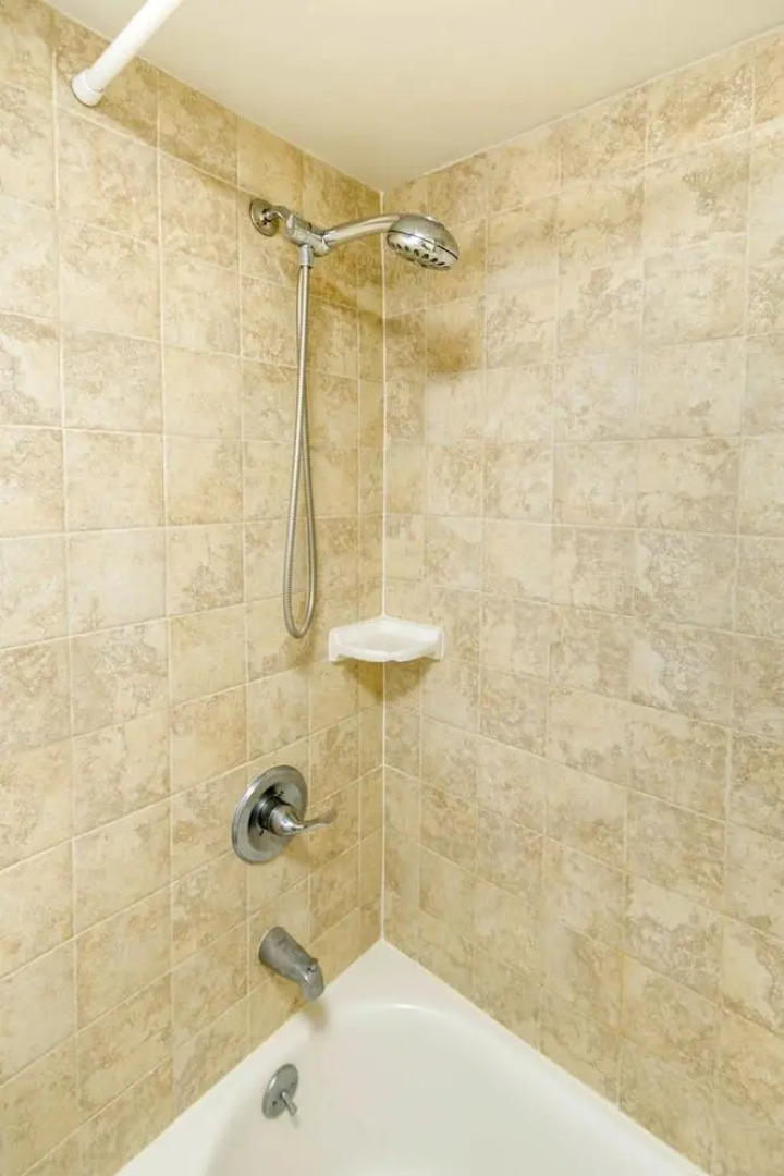 Waikiki Banyan - Ocean View Tower 1 Suite 3209