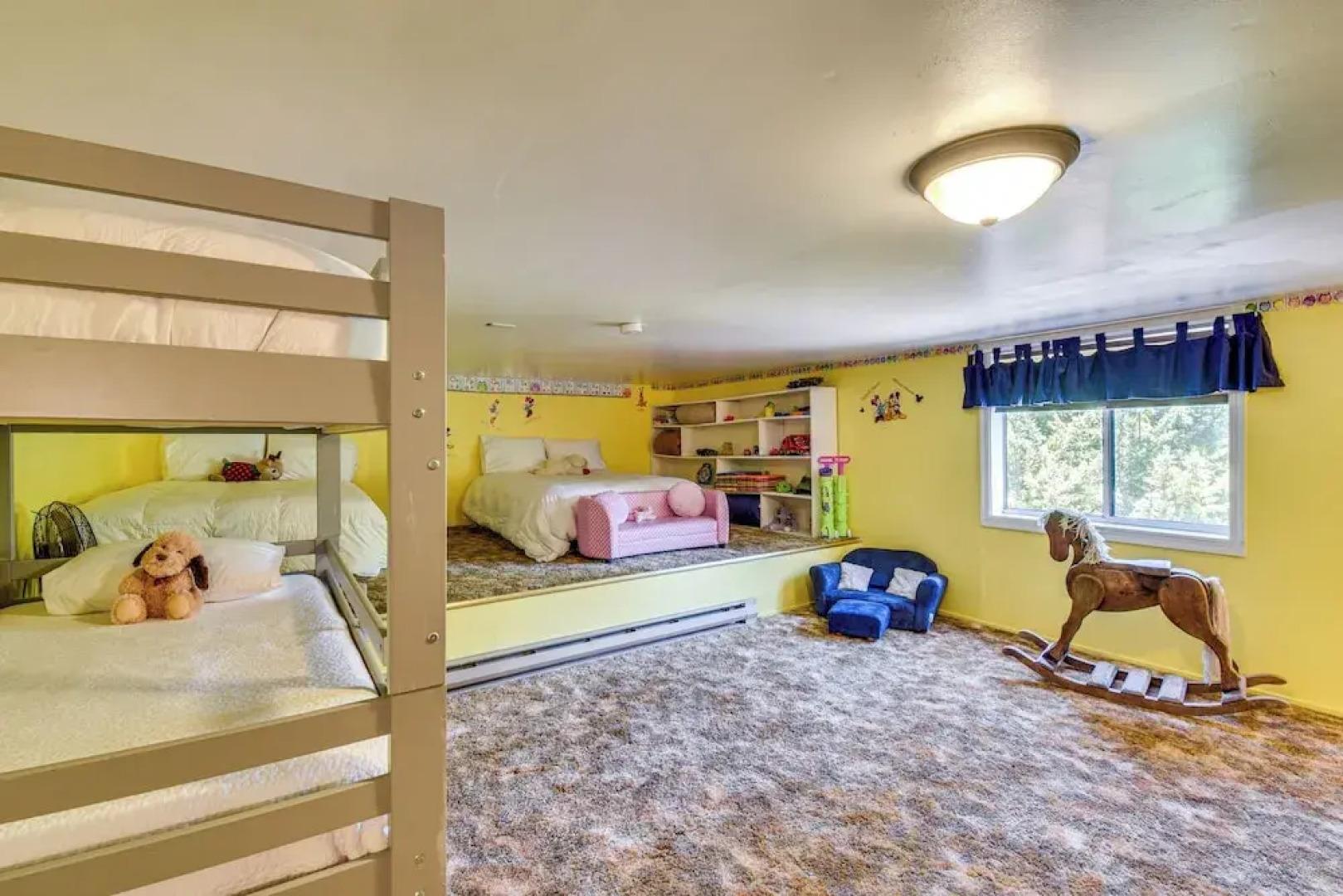 Peaceful Groveland Home w/ Deck + Fire Pit!