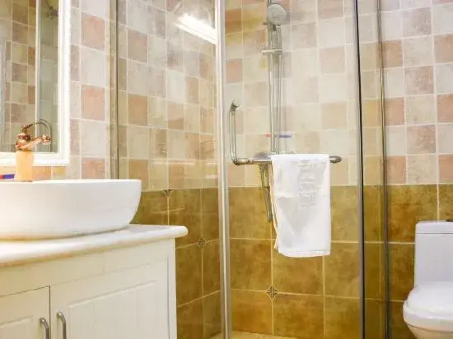 Tuwo Colorful City Garden Resort