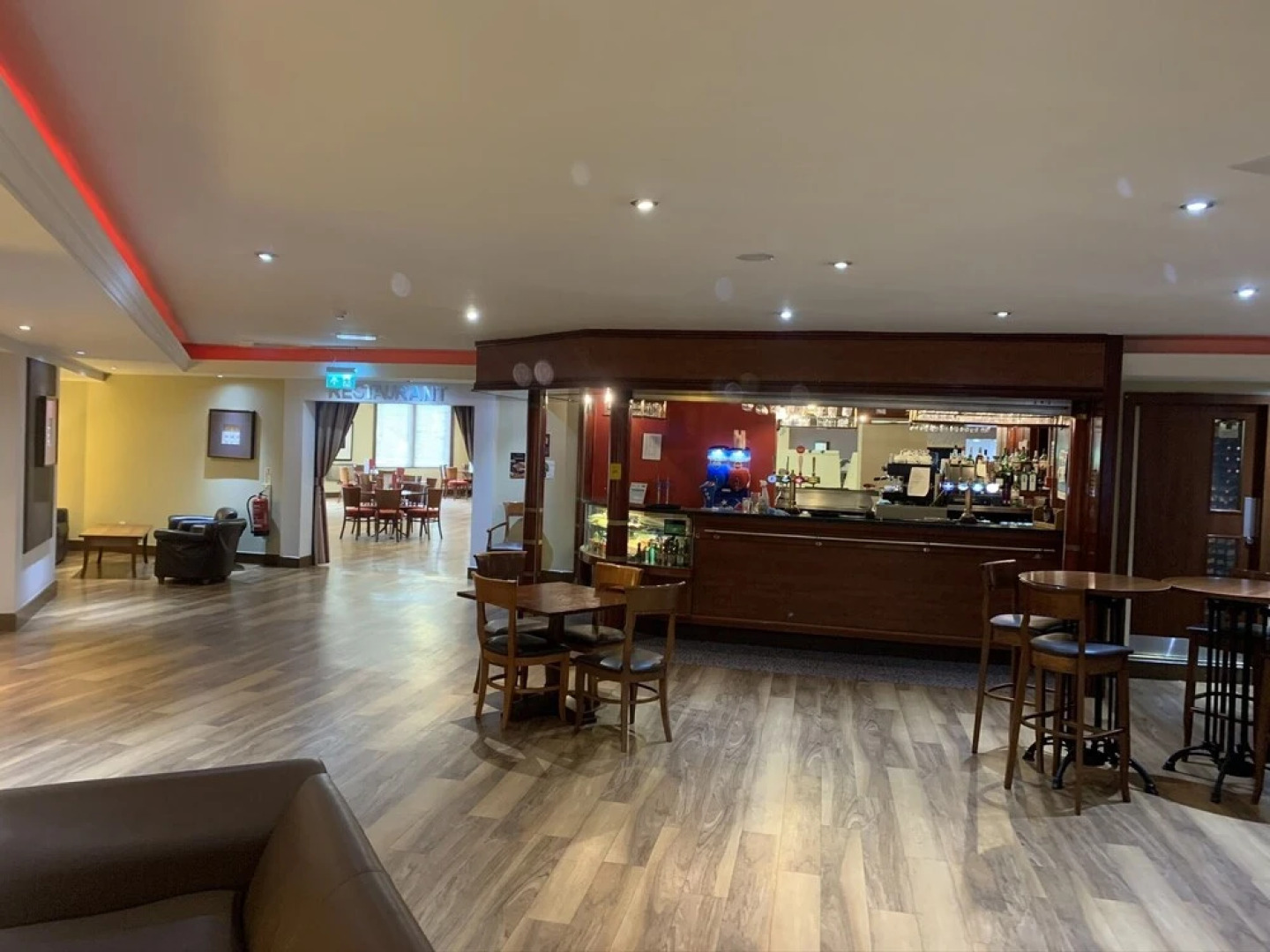 Keer Side Lodge, Luxury lodge with private hot tub at Pine Lake Resort